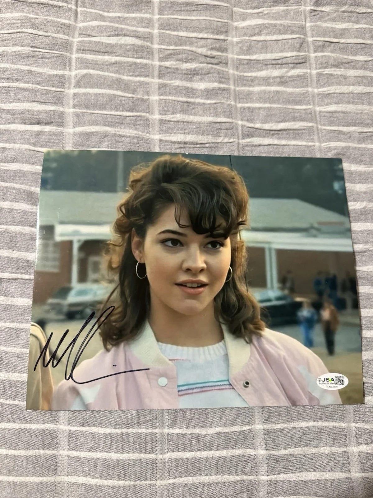 MADELYN CLINE SIGNED 8x10 PHOTO JSA COA AUTHENTIC AUTOGRAPH STRANGER THINGS AUTO, image 2