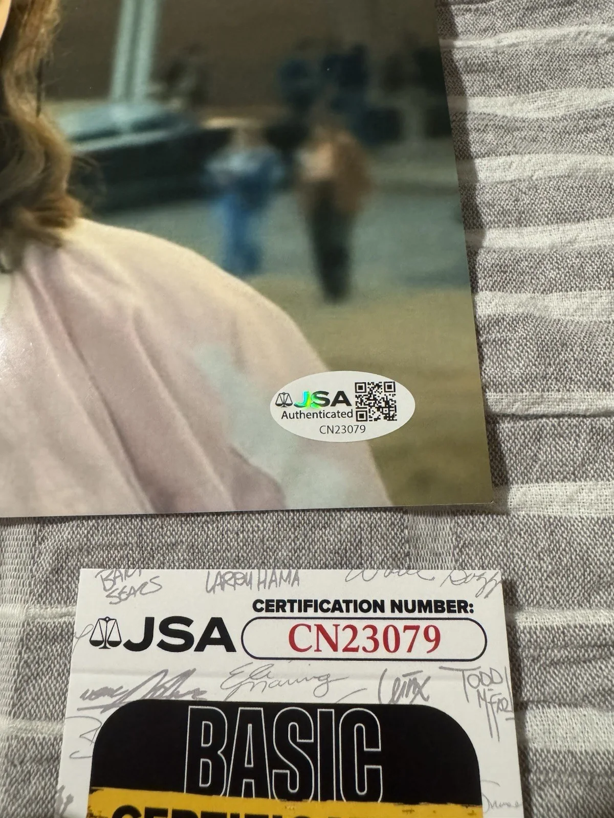 MADELYN CLINE SIGNED 8x10 PHOTO JSA COA AUTHENTIC AUTOGRAPH STRANGER THINGS AUTO, image 3