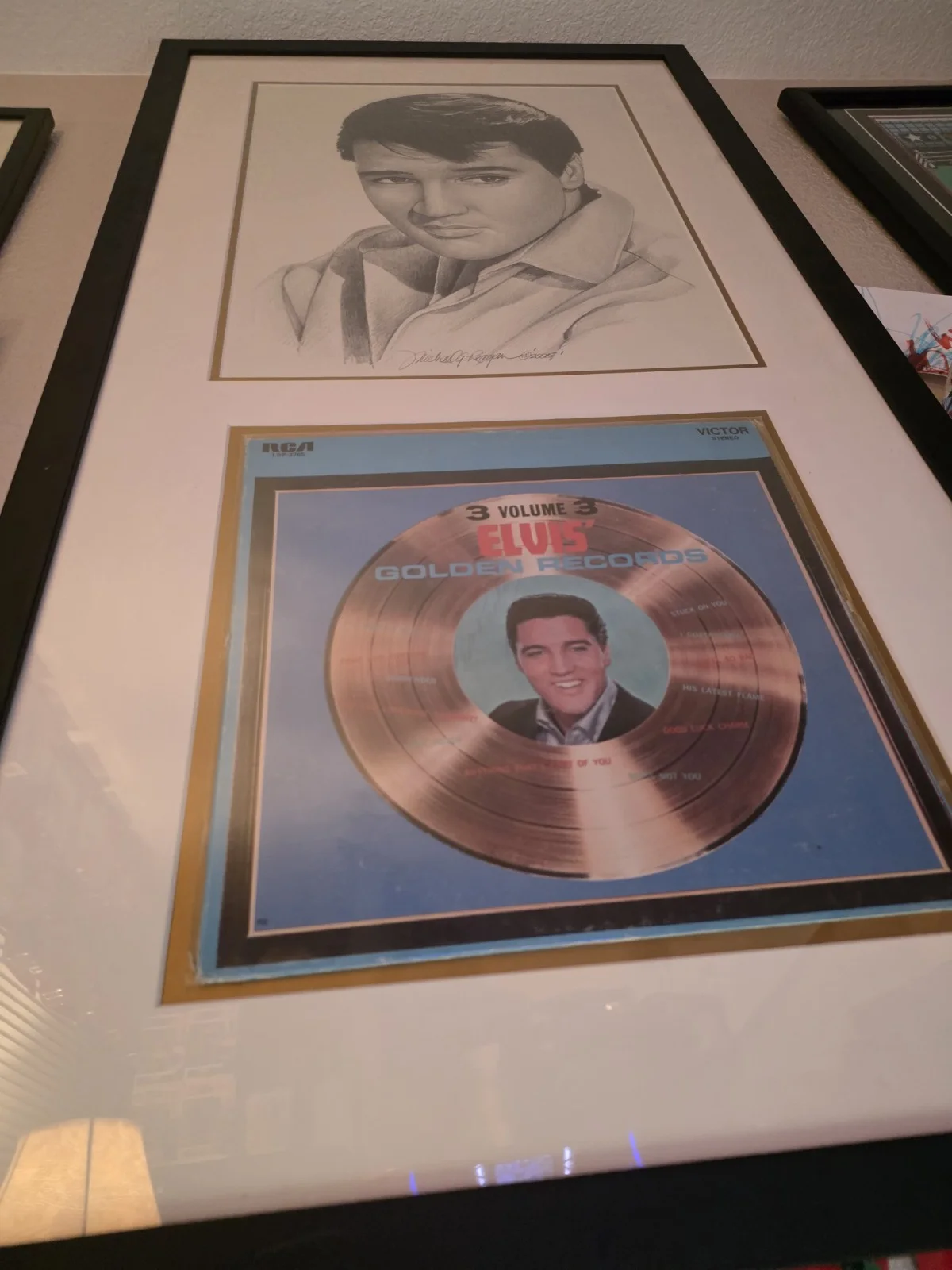 Rare The King Of Rock Signed By Artist Elvis Presley Art And Golden Record, изображение 2