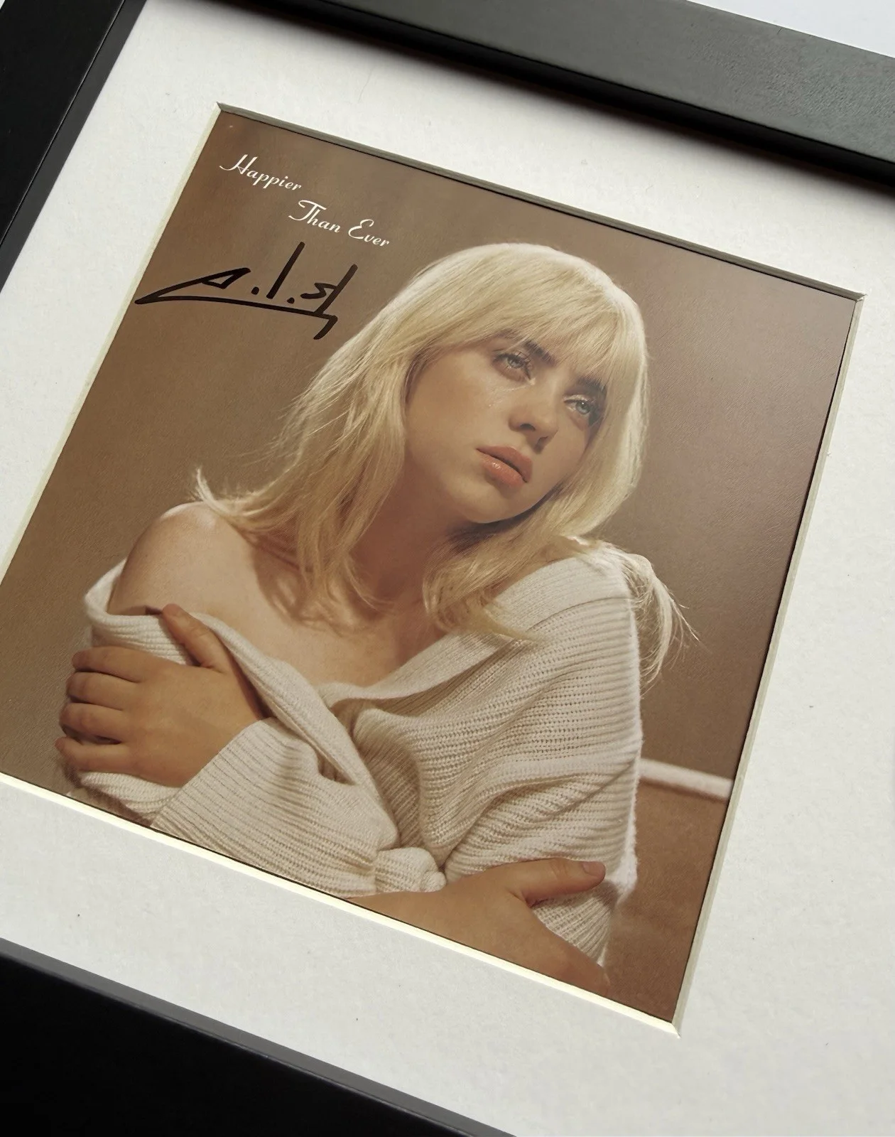 ✨ BILLIE EILISH ✨ SIGNED “HAPPIER THAN EVER” CD WITH FRAME RARE - PSA COA, image 2