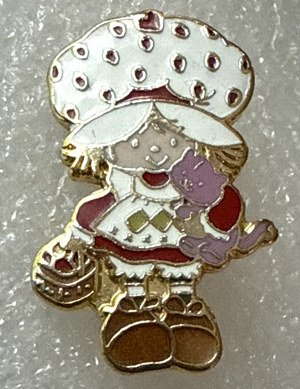 1980's Strawberry Shortcake With Cat - Enamel Lapel Character Promotional Badge, изображение 2
