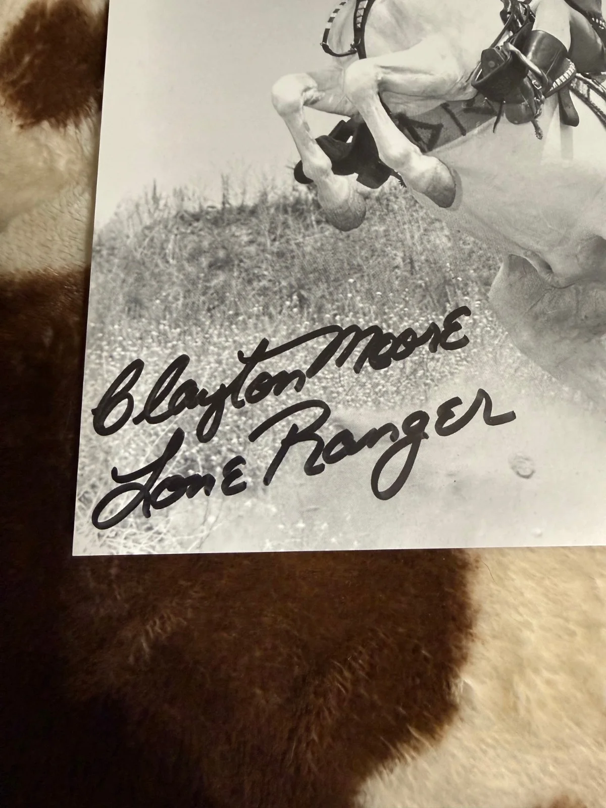 Clayton Moore — RARE CLAYTON MOORE - THE LONE RANGER - SIGNED 8 X 10 PHOTO ON HIS HORSE SILVER, изображение 2