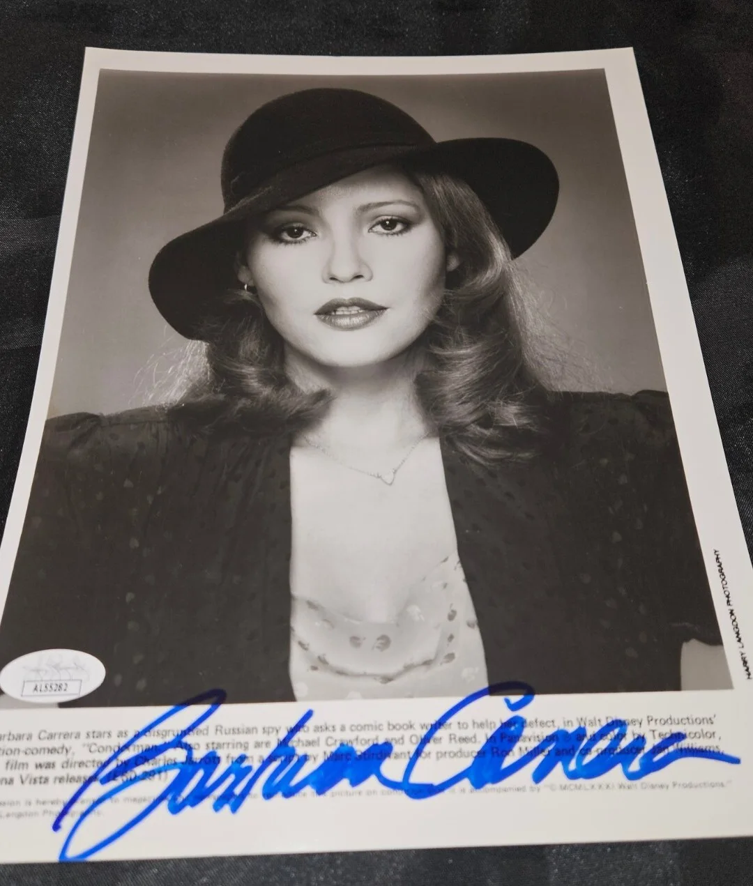 Barbara Carrera — BARBARA CARRERA SIGNED WALT DISNEY CONDORMAN 1981 8x10 PHOTO ACTRESS MODEL JSA, изображение 4
