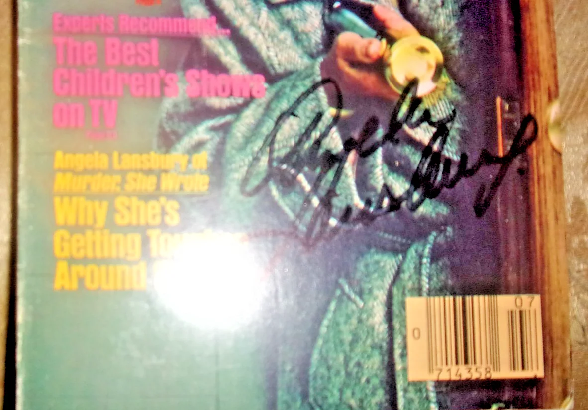 Angela Lansbury Murder She Wrote signed Feb 15, 1986 TV Guide no mailing label, image 2