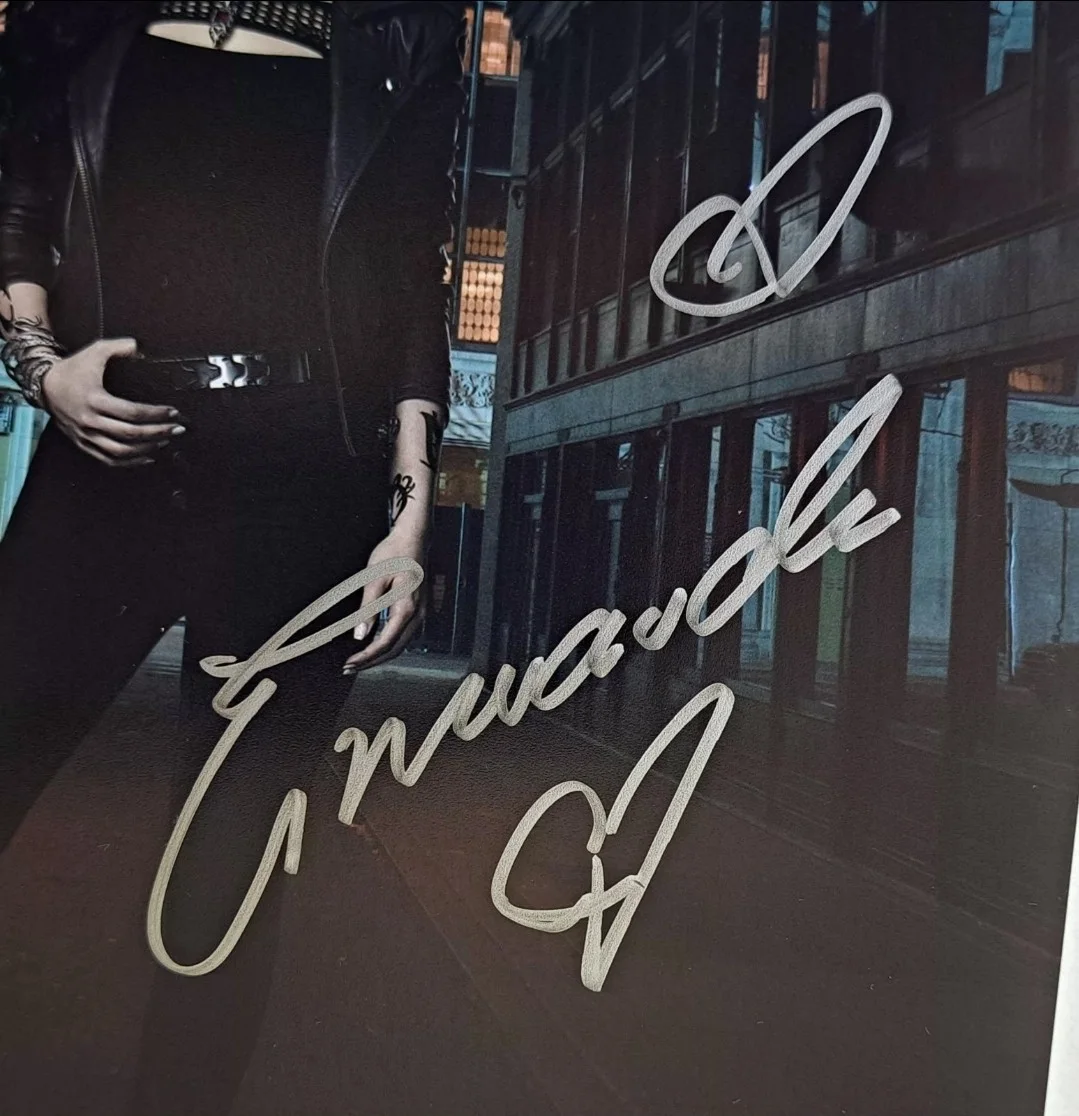 EMERAUDE TOUBIA as Isabelle Lightwood Signed "Shadowhunters" 8x10 Photo JSA COA, изображение 3