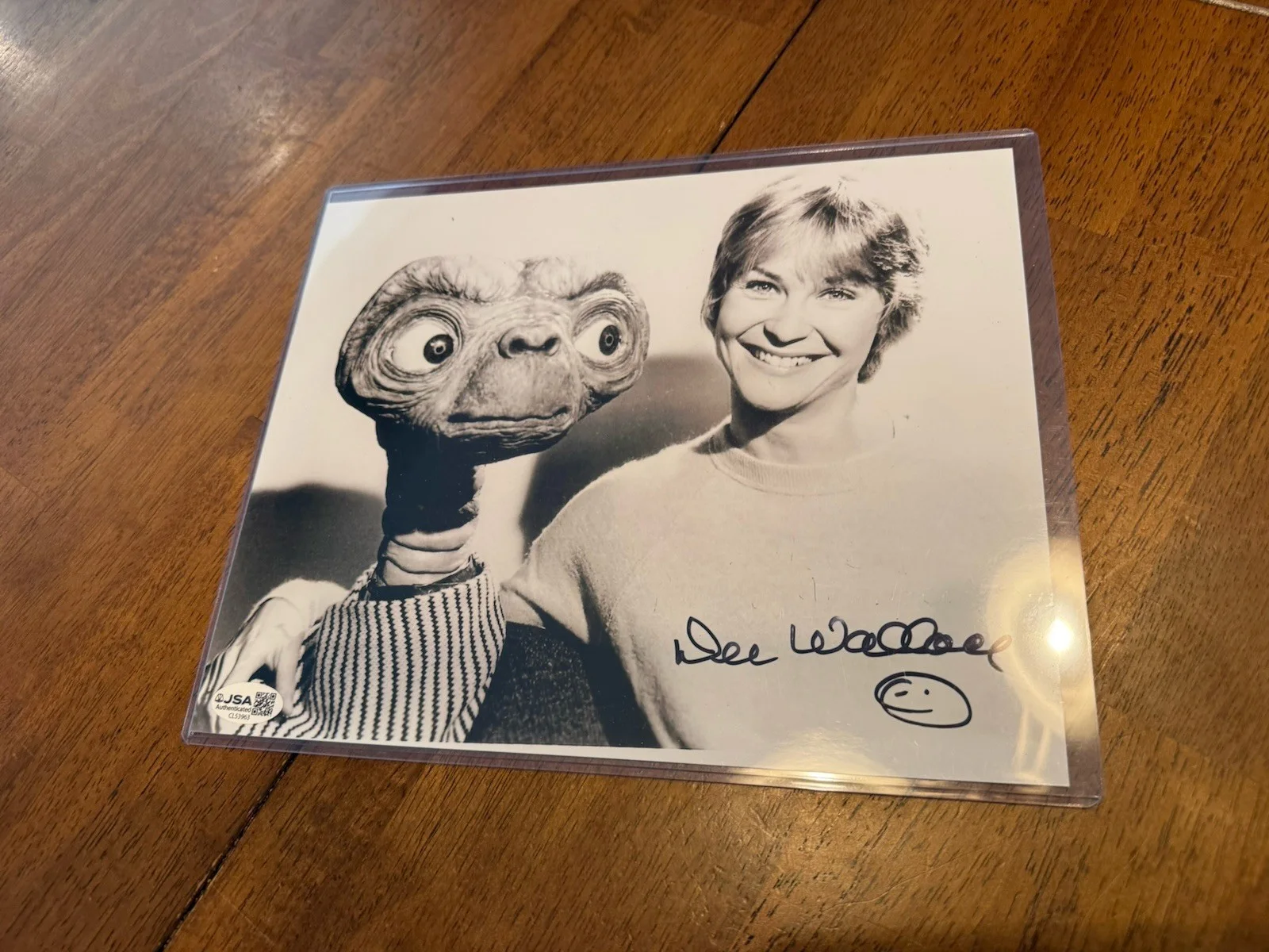 Dee Wallace — Dee Wallace Signed 8x10 E.T. Extra-Terrestrial Authentic Autograph JSA COA, image 4
