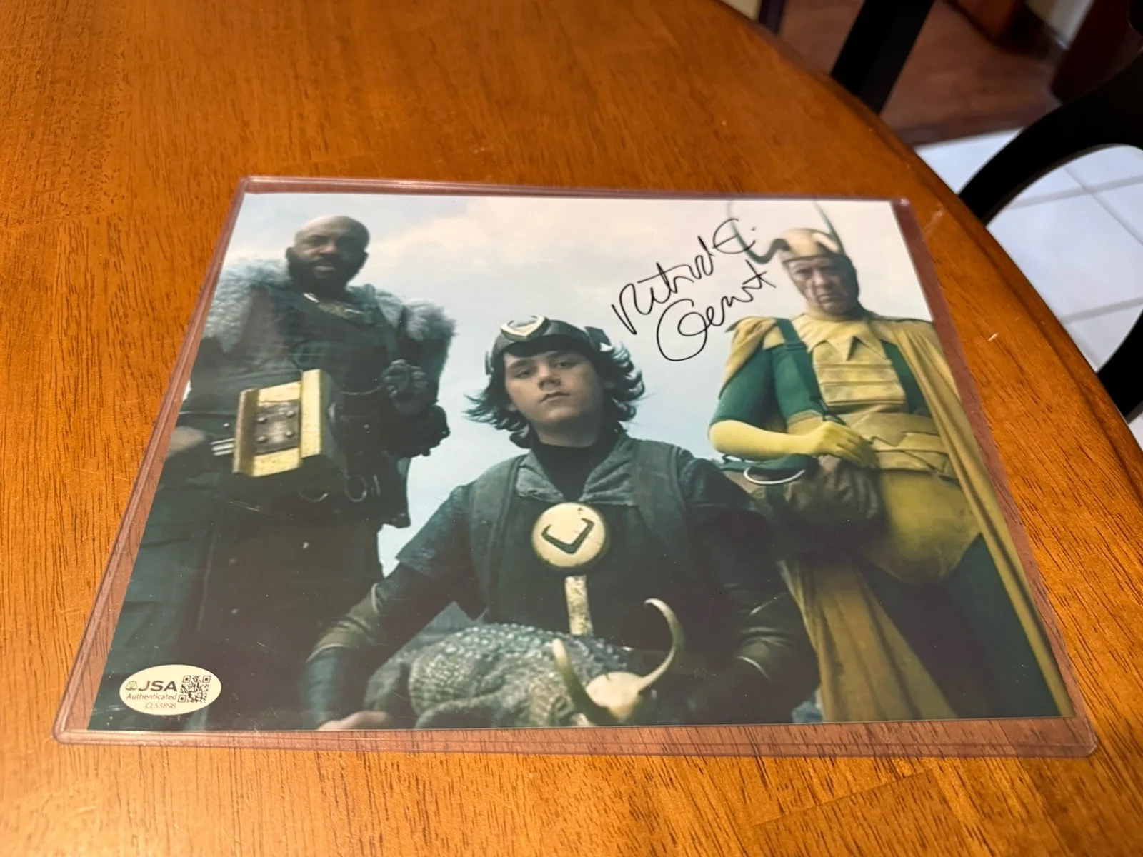 Richard E. Grant — Richard E. Grant Signed 8x10 Loki Photo Classic Loki JSA Authenticated, image 3