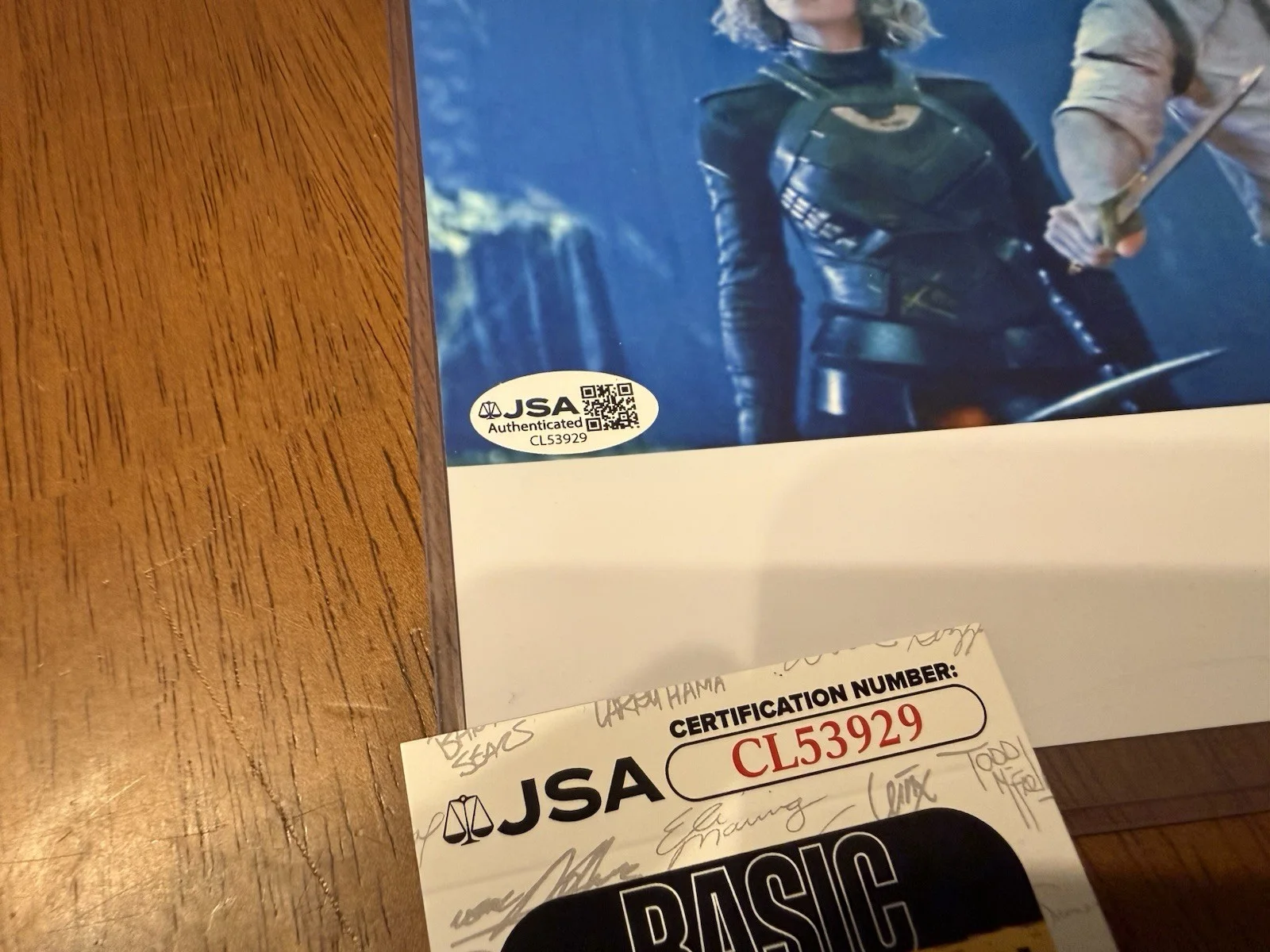 Sophia Di Martino — Sophia Di Martino Signed Autographed LOKI 8x10 Photo JSA Authenticated #2, изображение 2