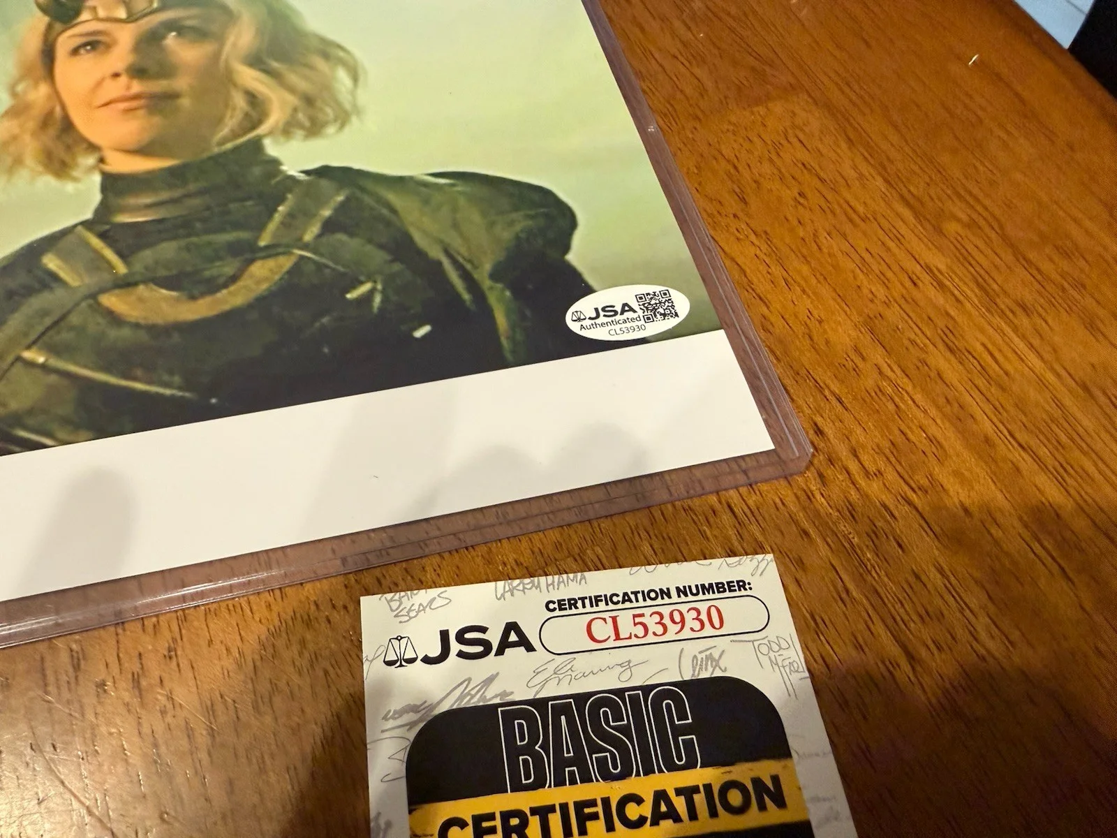 Sophia Di Martino — Sophia Di Martino Signed Autographed LOKI 8x10 Photo JSA Authenticated, изображение 2