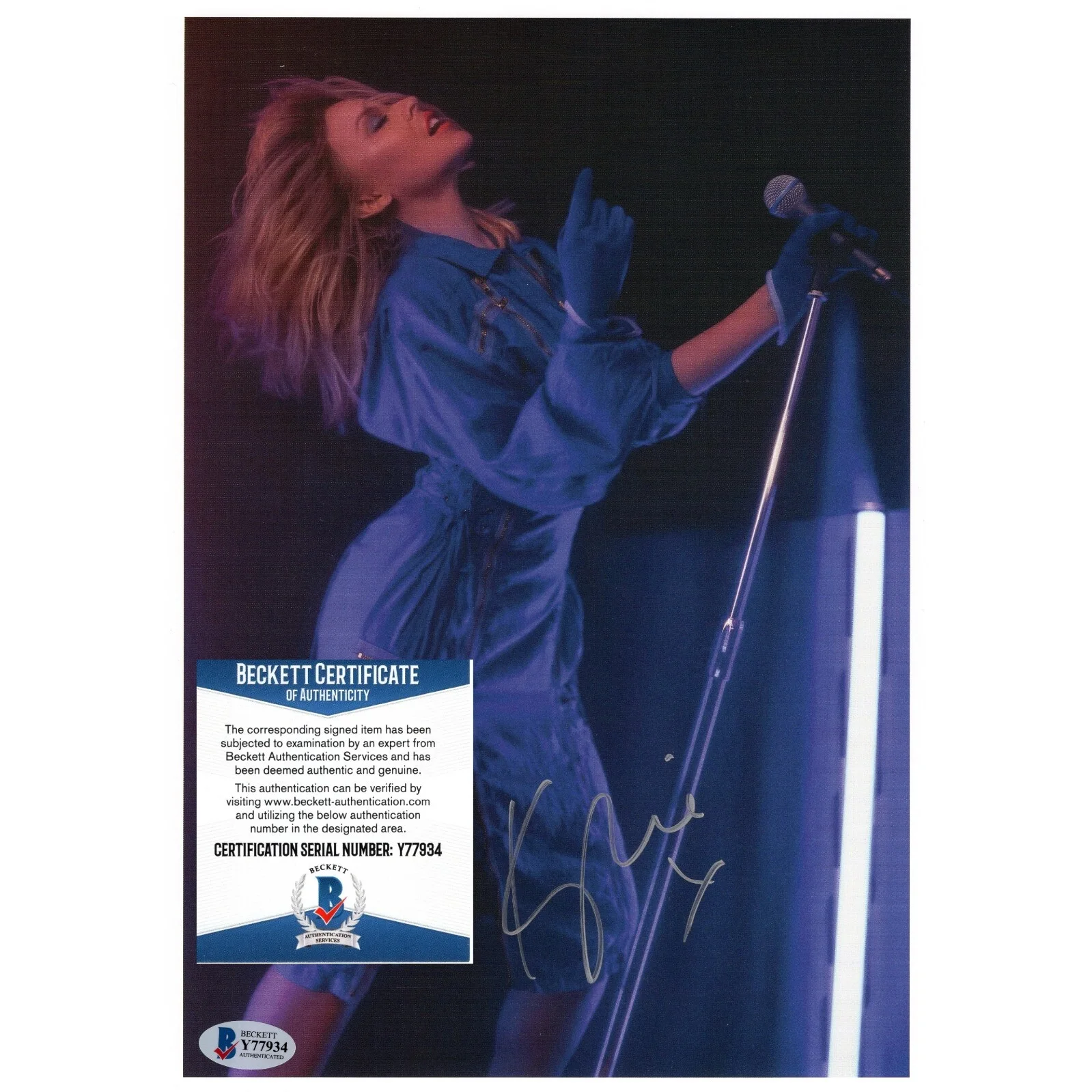 Kylie Minogue — Kylie Minogue Authentic Signed Disco 8.25" x 11.75" Photo Beckett Pop Musician