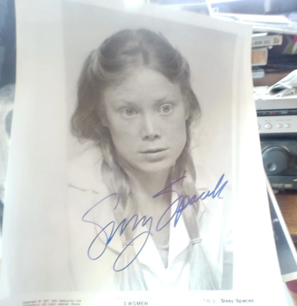 Sissy Spacek — Sissy Spacek signed 8x10 BXW 3 women signed inperson, изображение 2