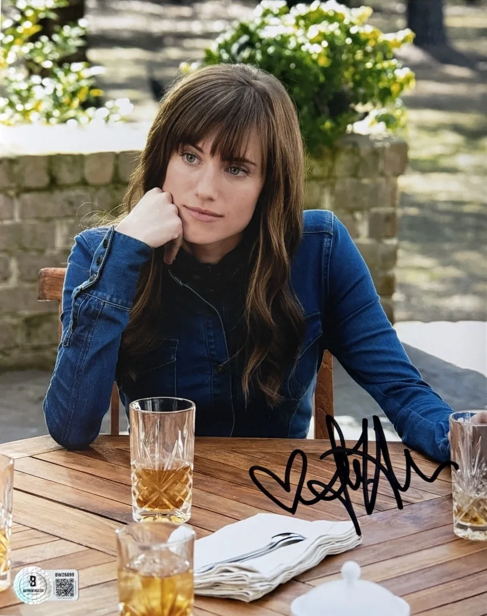 Allison Williams — ALLISON WILLIAMS SIGNED 8x10 PHOTO GET OUT MOVIE AUTOGRAPH AUTHENTIC BECKETT COA