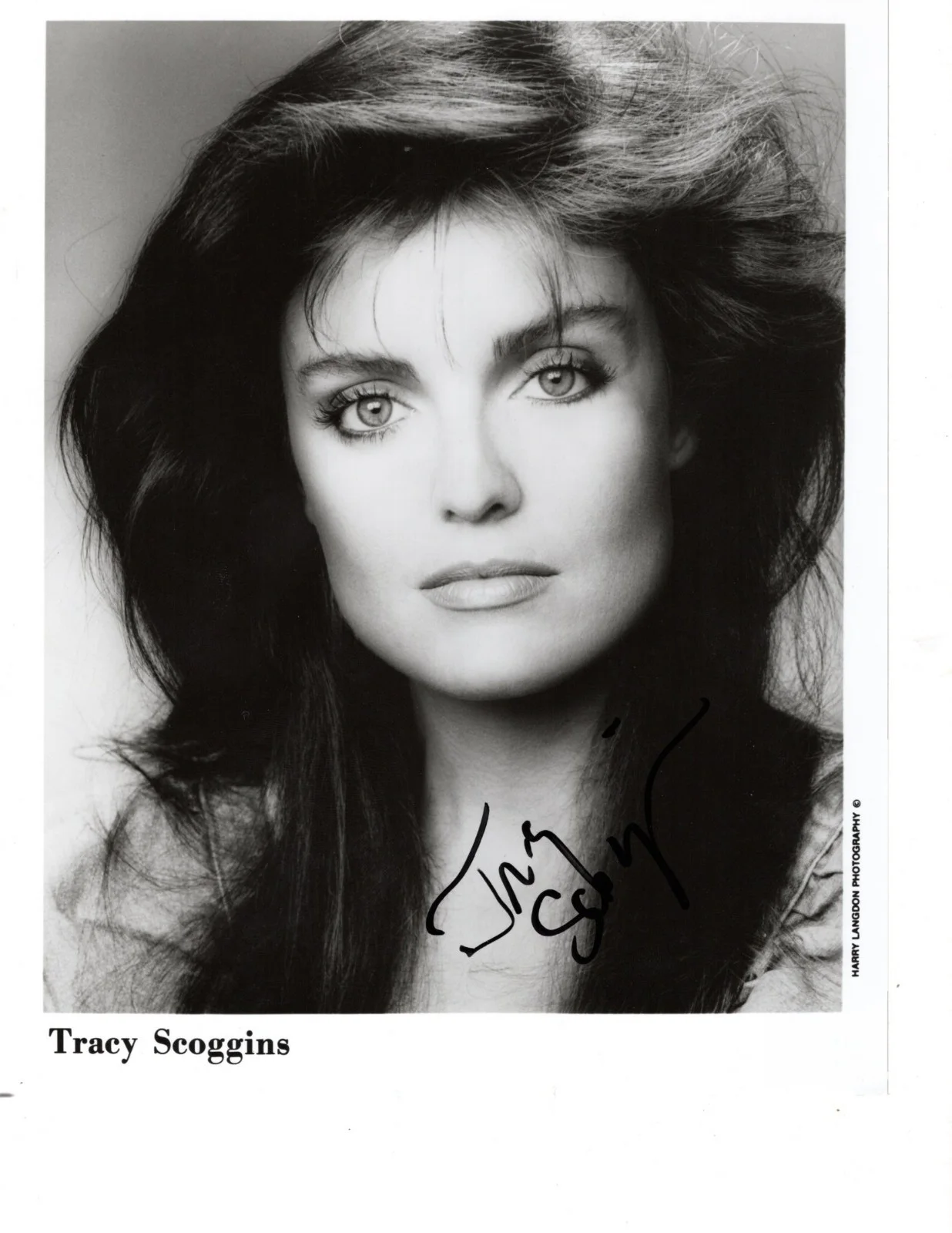 Tracy Scoggins — Tracy Scoggins Autographed Photo B/W 8x10 Highlander Babylon 5