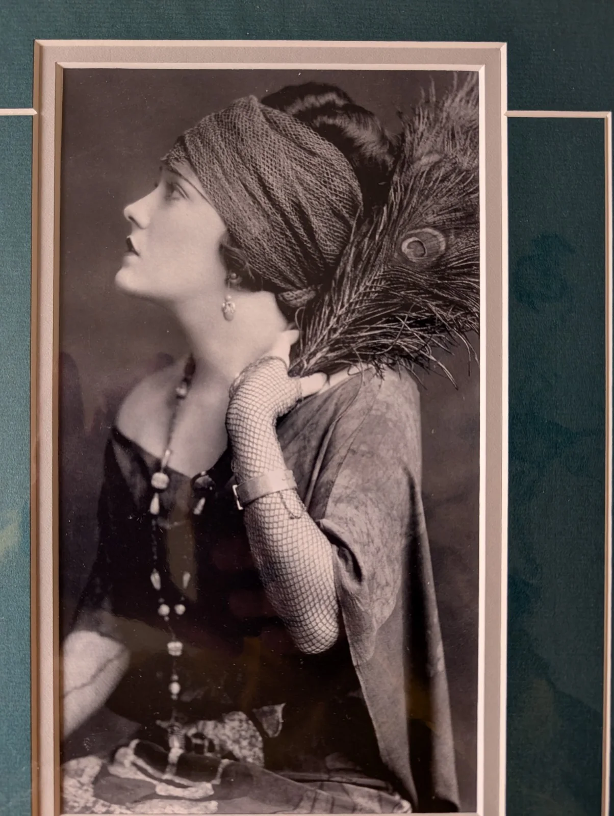 Gloria Swanson — GLORIA SWANSON 11X14 Autographed Photo Double Matted w/Letter of Authenticity, изображение 2