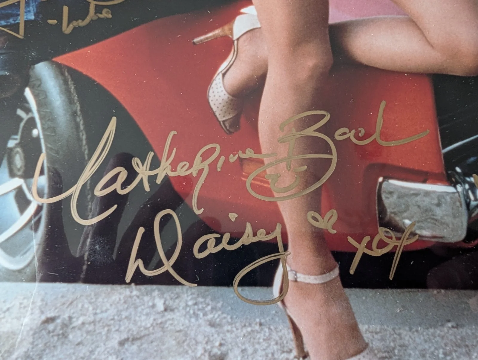 Tom Wopat, Catherine Bach, John Schneider — THE DUKES OF HAZZARD 11X14 Autographed Photo Signed By 3 w/COA SPECTACULAR ITEM, изображение 3