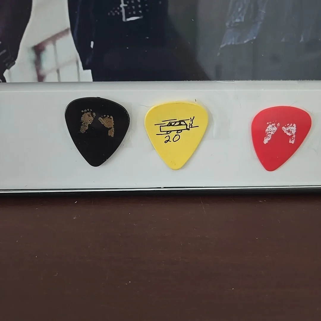 Matchbox 20 Signed Autographed Photo 11x9 Classic Lineup With Guitar Picks, изображение 2