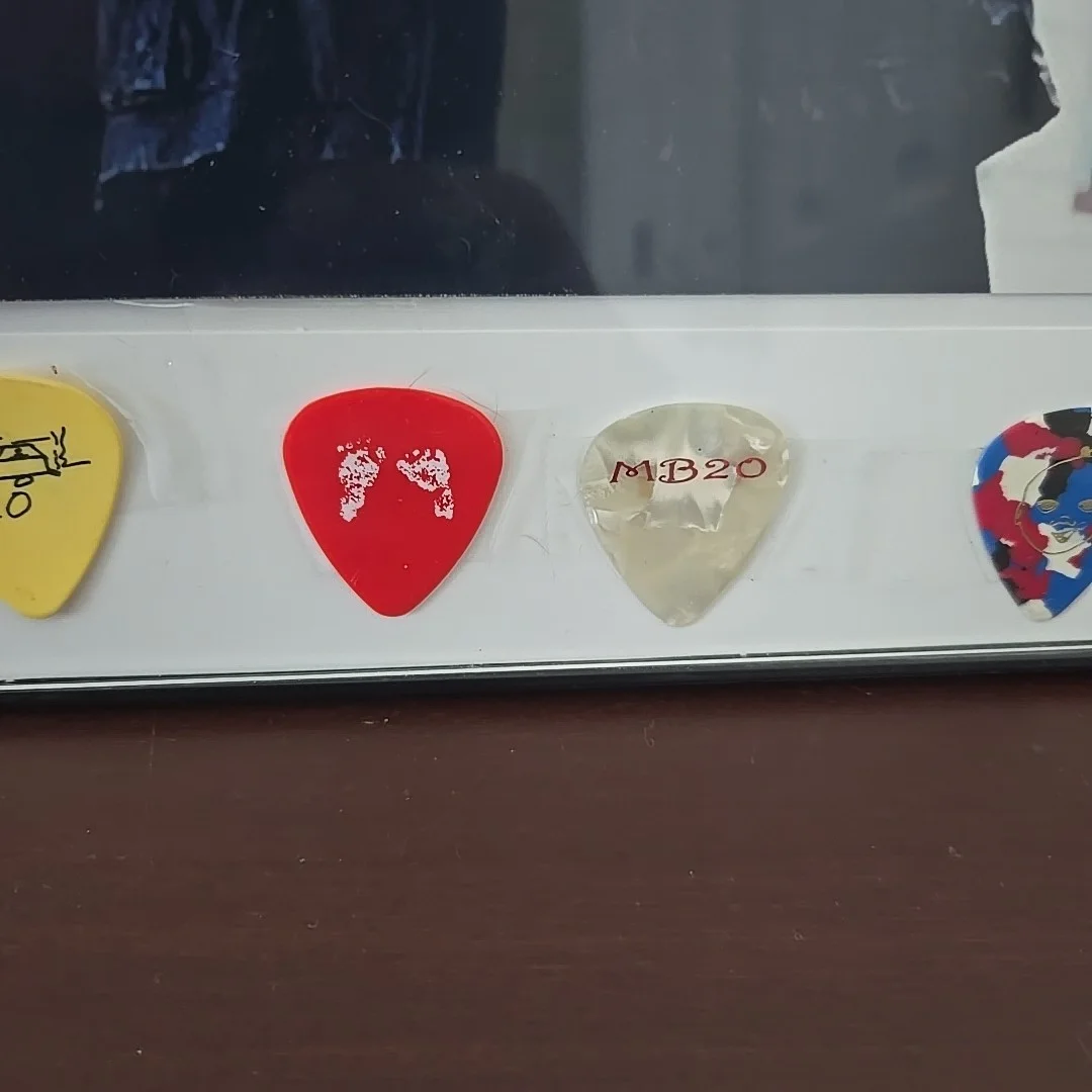 Matchbox 20 Signed Autographed Photo 11x9 Classic Lineup With Guitar Picks, изображение 3