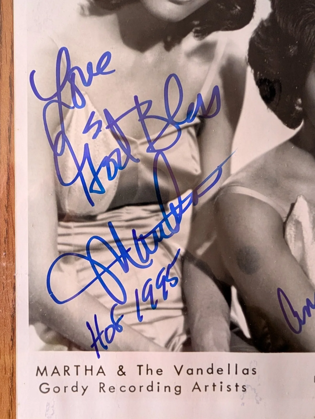 Martha Reeves, Annette Helton, Rosalind Holmes — MARTHA & THE VANDELLAS 10X12.5 Autographed Limited Edition Photo with COA, изображение 2