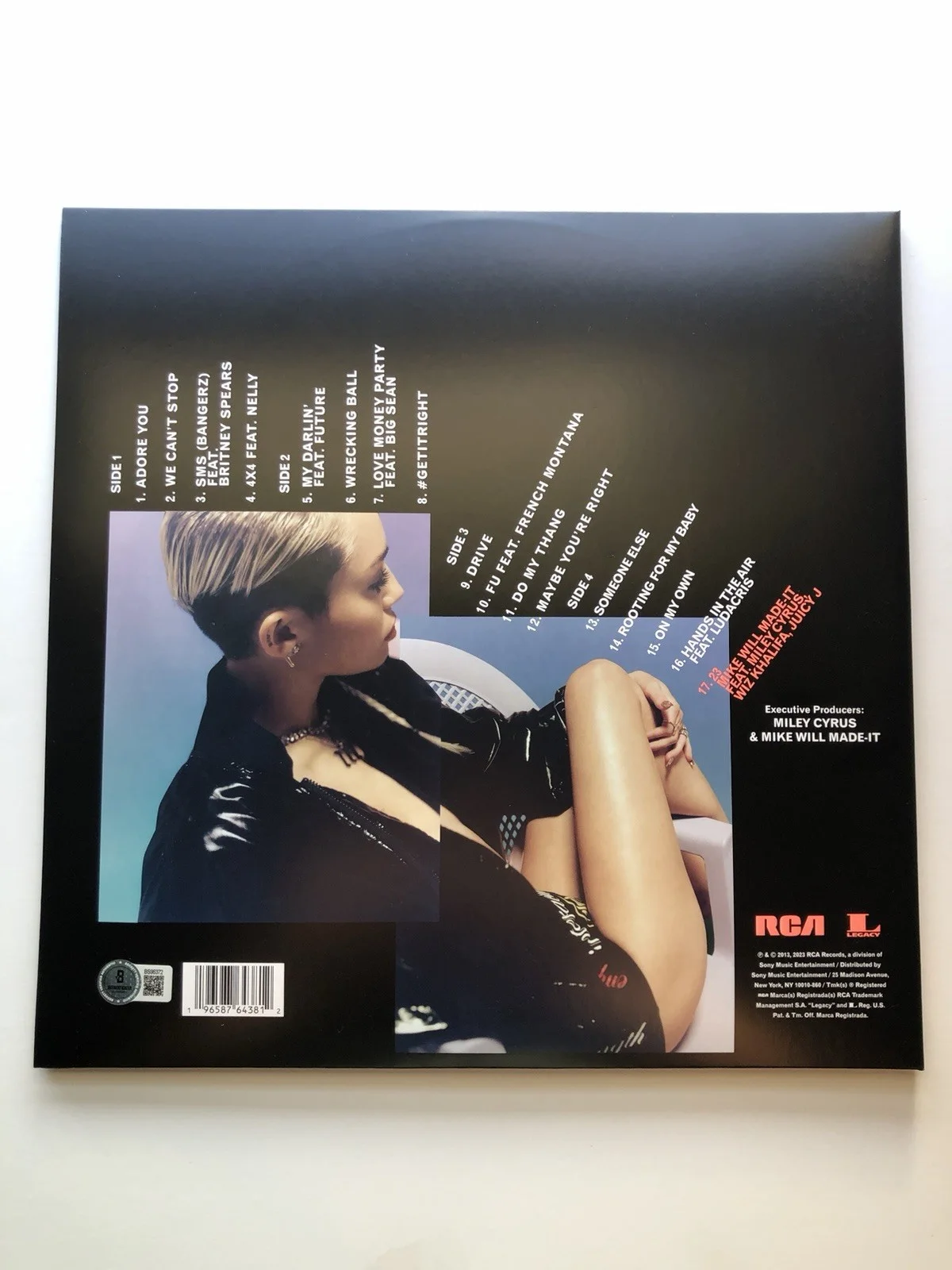 Miley Cyrus Signed Autographed Bangerz LP Vinyl Hannah Montana Beckett COA, image 3