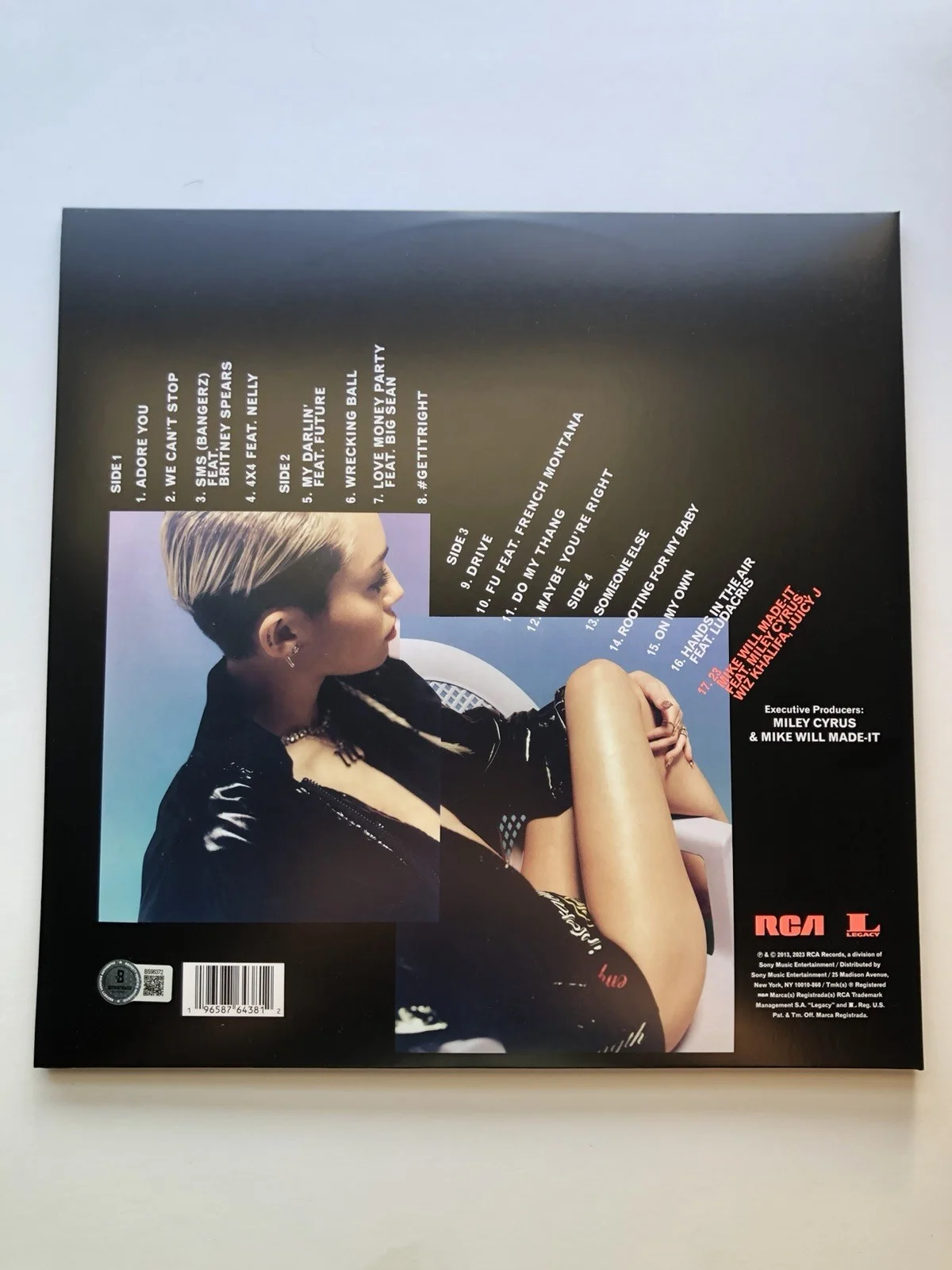 Miley Cyrus Signed Autographed Bangerz LP Vinyl Hannah Montana Beckett COA, image 4
