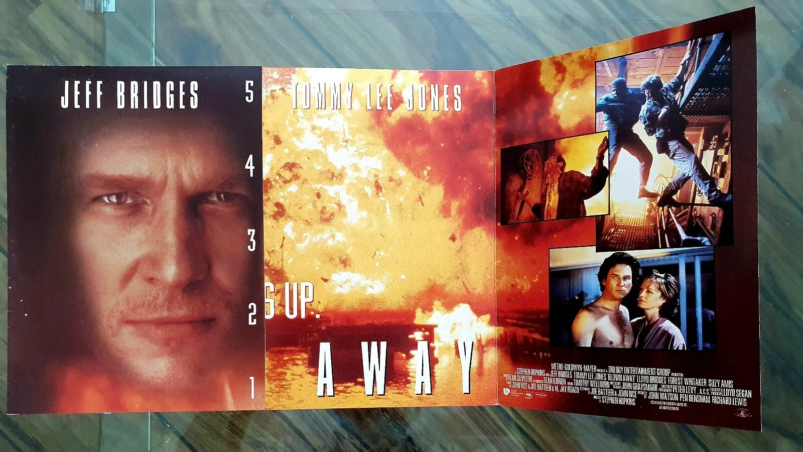 BLOWN AWAY - ORIGINAL HIGH QUALITY FOLDOUT SYNOPSIS CARD BOOKLET - JEFF BRIDGES, image 2