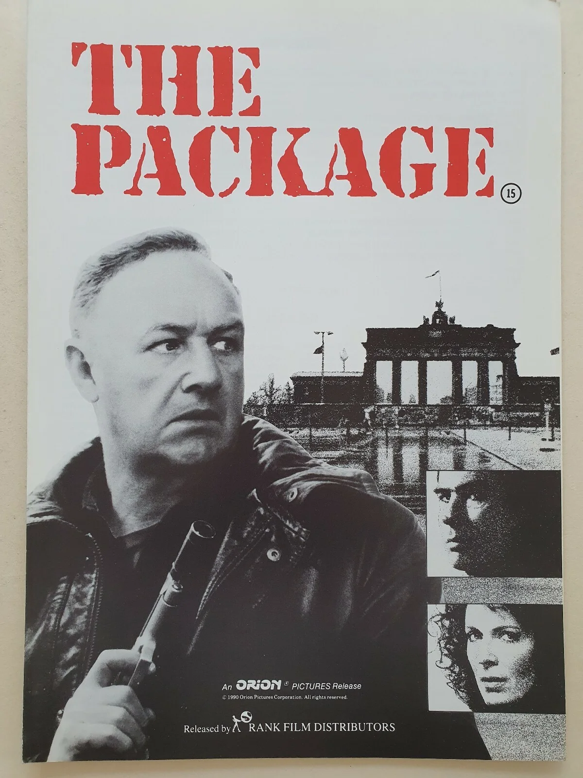THE PACKAGE - VINTAGE UK PRESSBOOK & SYNOPSIS SHEET - HACKMAN, TOMMY LEE JONES, image 3