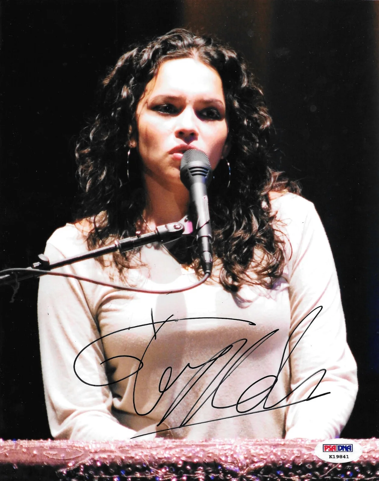 Norah Jones Signed 8x10 Photo PSA/DNA Authenticated Autograph - Auto, image 2