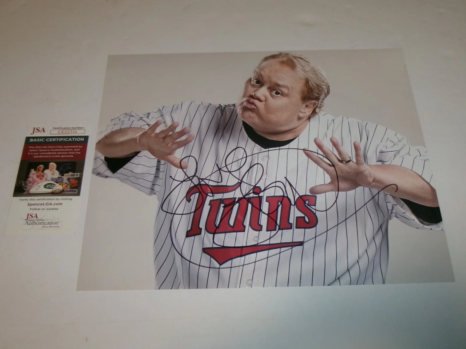 Louie Anderson — TV Host Comedian Louie Anderson Signed 11X14 Photo JSA CERT