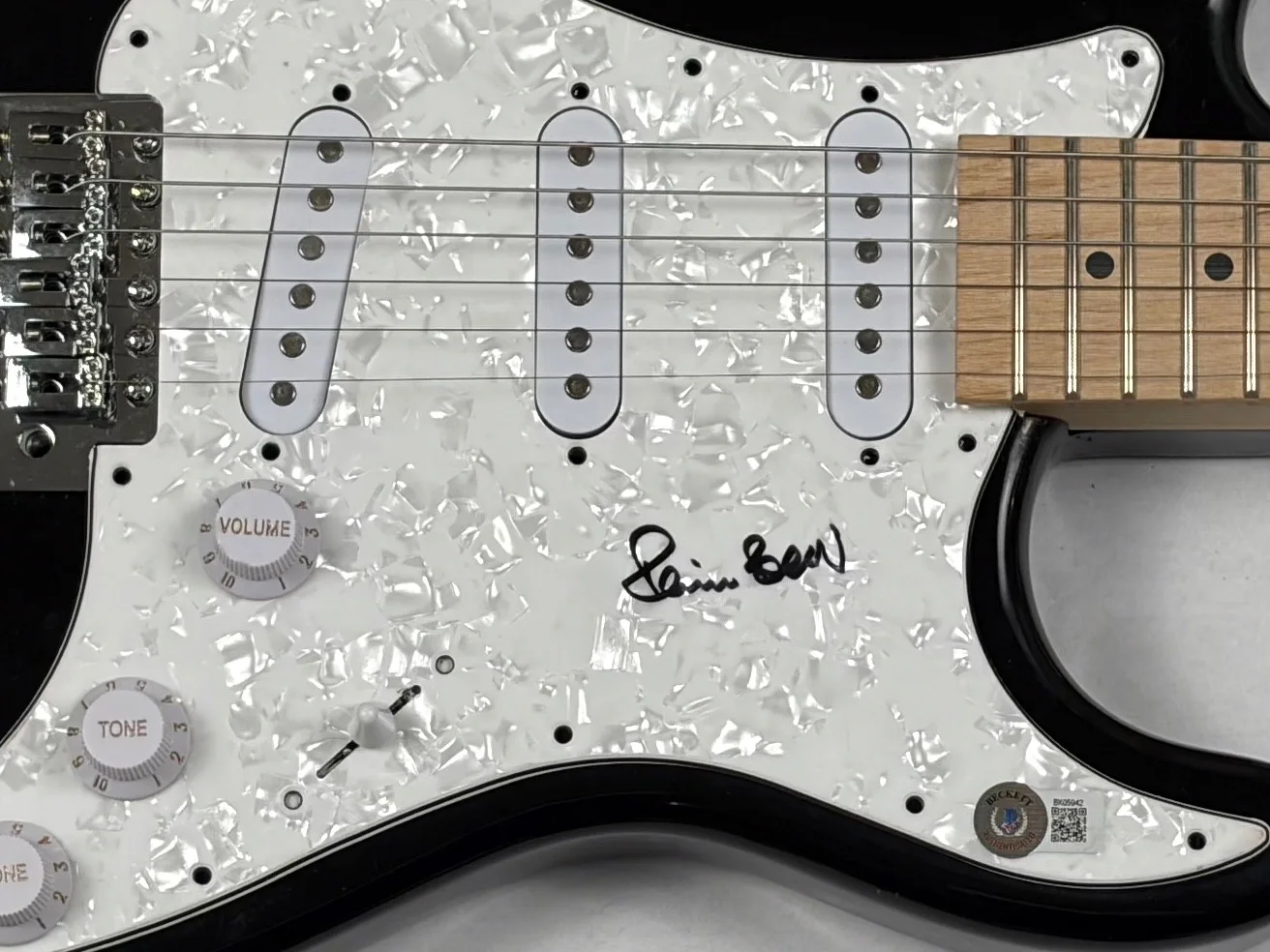 Pete Best Signed The Beatles Electric Guitar Autograph 1st Drummer Beckett COA, image 4