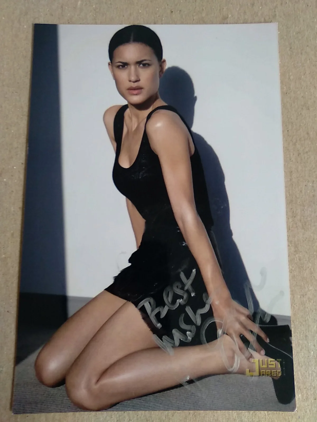 Julia Jones American Actress Autographed 6x4 Photo Signed, изображение 2