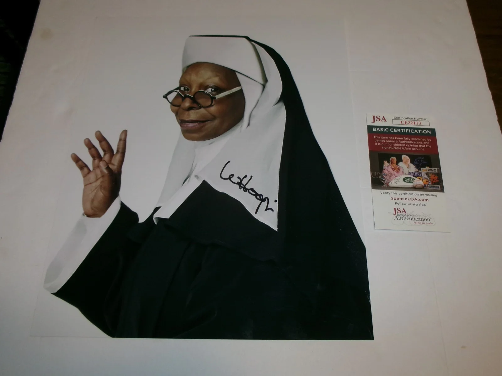 Whoopi Goldberg — TV Host Comedian Actress Whoopi Goldberg Signed 11X14 Photo JSA CERT