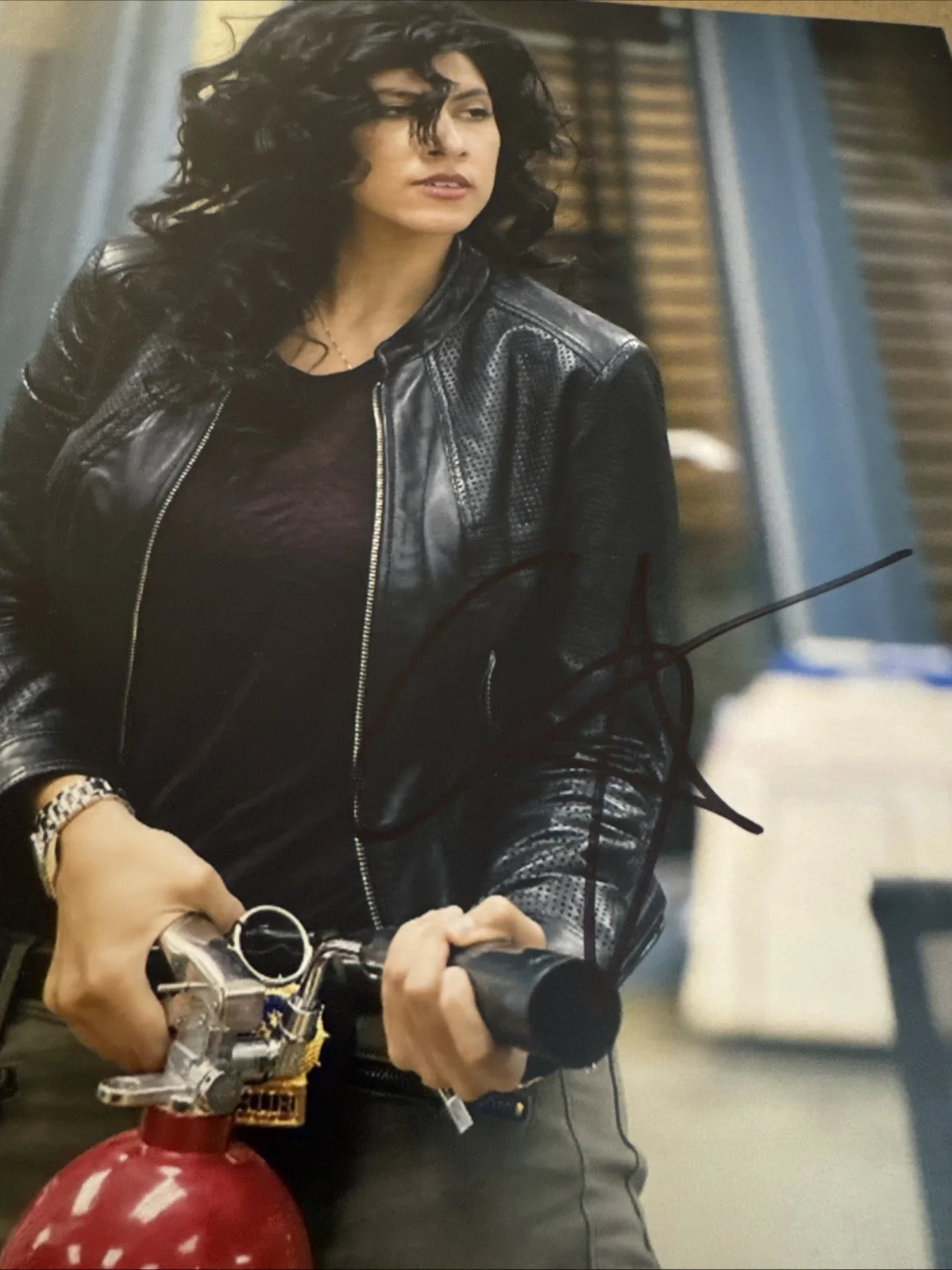 Stephanie Beatriz — Stephanie Beatriz Signed 8x10 Brooklyn Nine-Nine Photo JSA COA, image 2