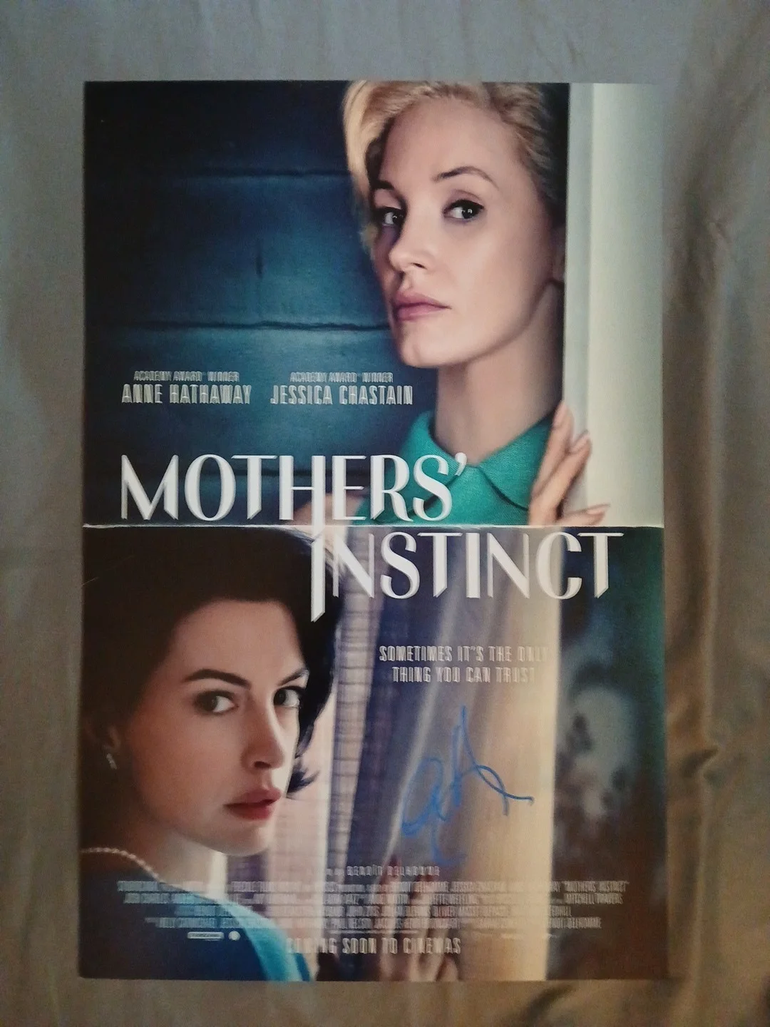 anne hathaway — ANNE HATHAWAY 🔥 Hand Signed MOTHERS INSTINCT 11X17 Photo 📸, image 2