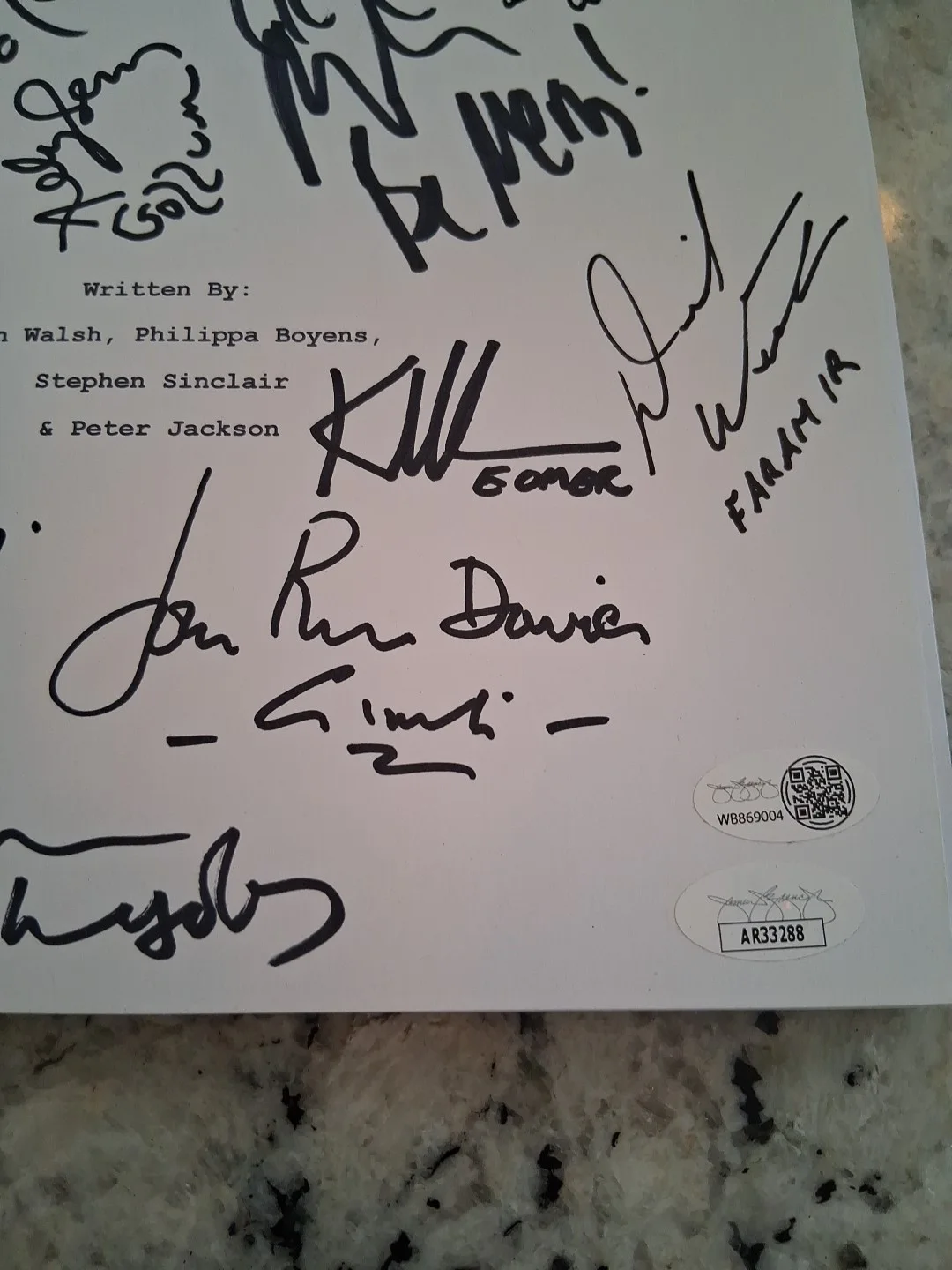 elijah Wood, Sean Asten, billy boyd, John Rhys Davies, many more — Elijah Wood And 13 Others Signed & Verified Lord Of The 2 Towers Script, изображение 3