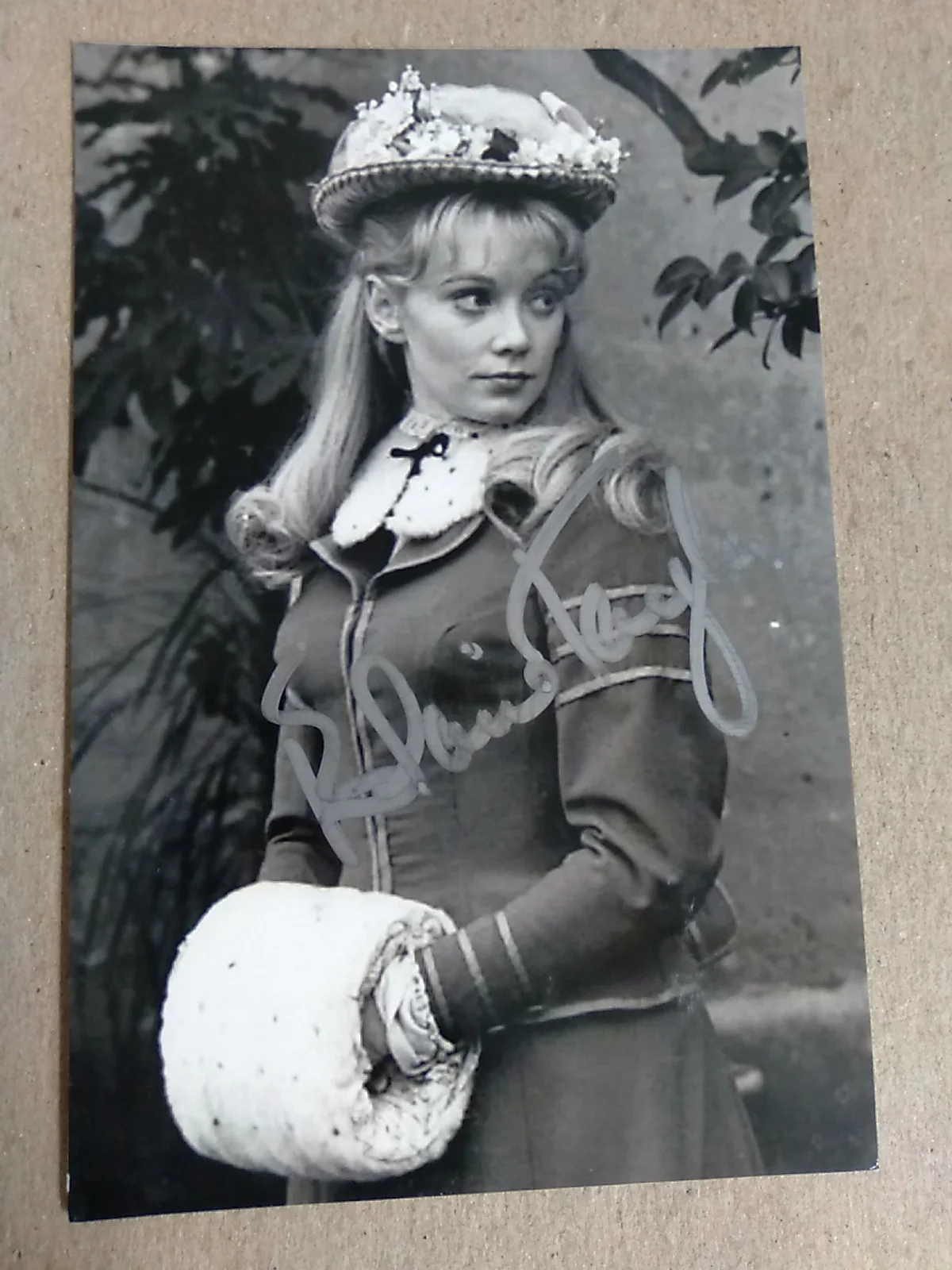 Elaine Taylor English Actress Autographed 6x4 Photo Signed, image 2