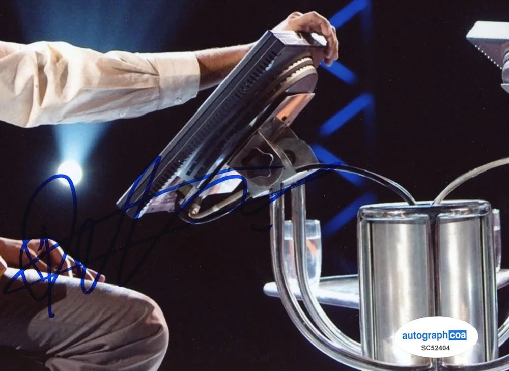 DEV PATEL — Dev Patel signed "SLUMDOG MILLIONAIRE" 8x10 Photo PROOF Monkey Man ACOA COA, image 4