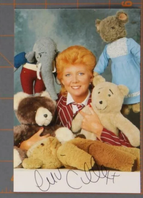 Cilla Black Pair of Autographed Color Photos 4 x 6, image 2