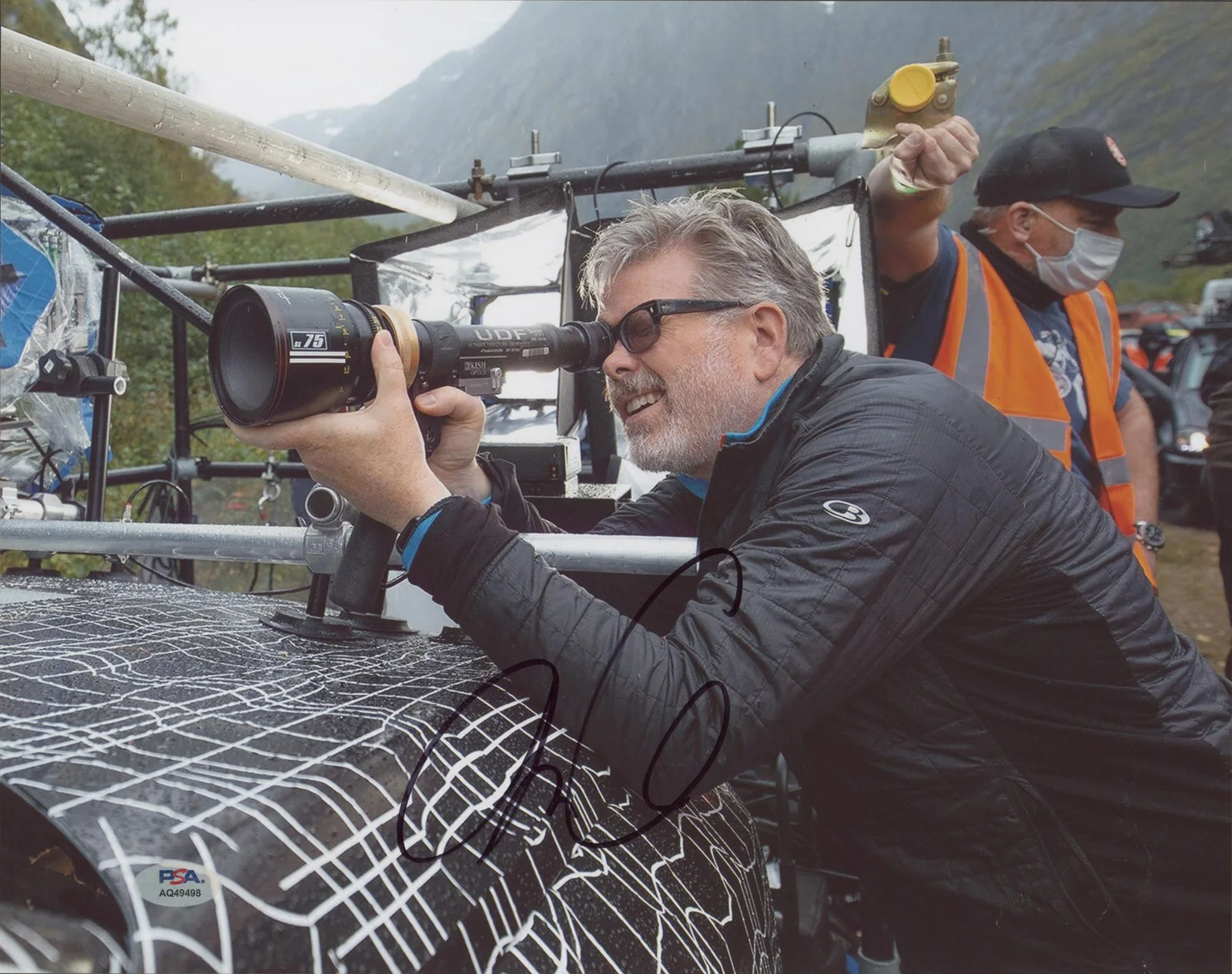 Christopher McQuarrie — Christopher McQuarrie Mission: Impossible Signed 11x14 Photo PSA/DNA #AQ49498