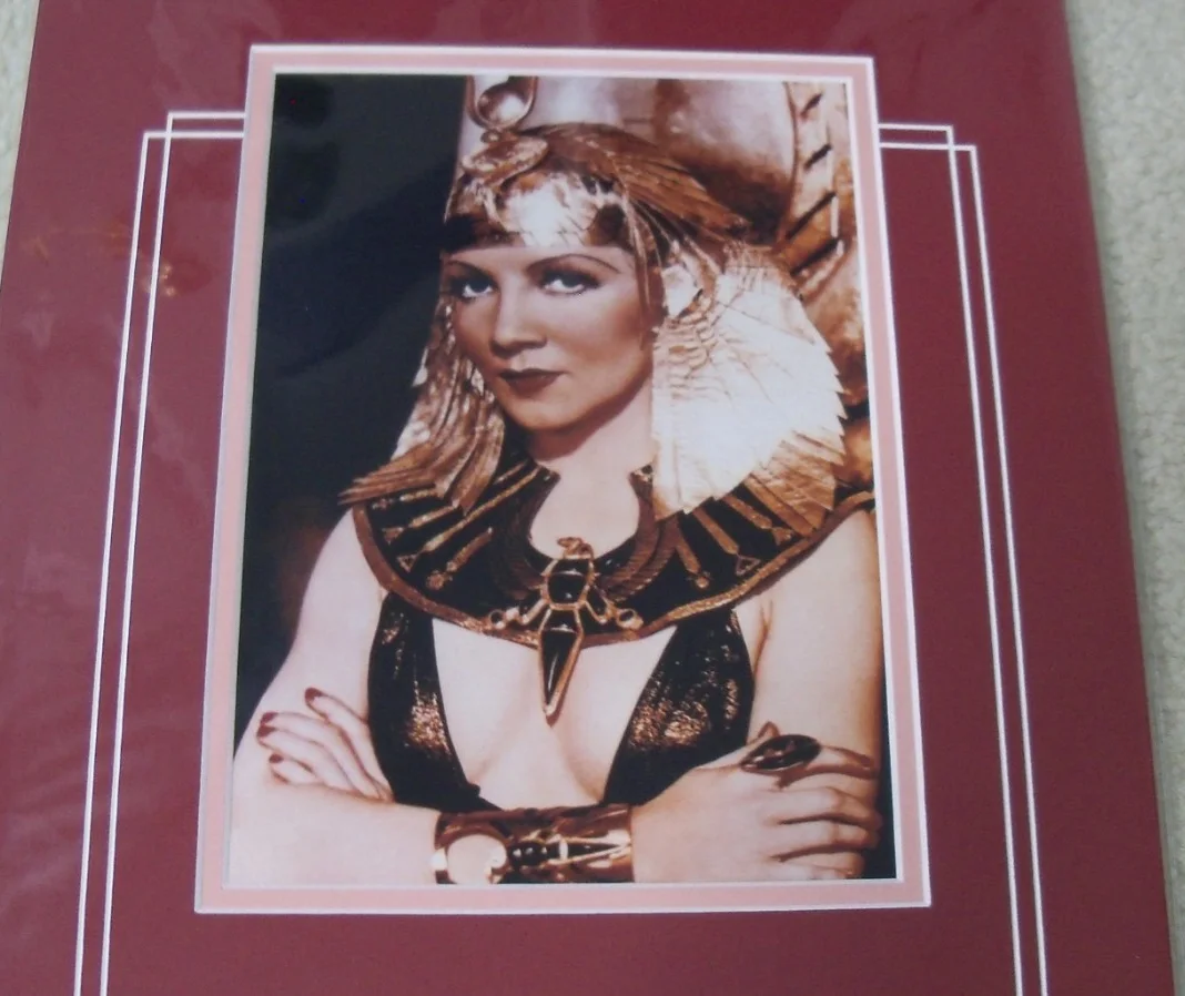 Claudette Colbert — Claudette Colbert signed card with photo COA matted ready to frame Cleopatra, image 3