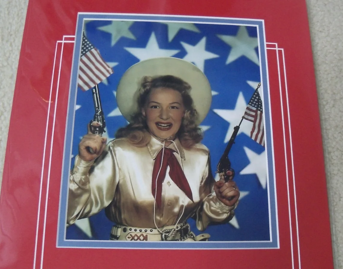 Betty Hutton — Betty Hutton signed card with photo COA matted ready to frame Annie Get Your Gun, изображение 2