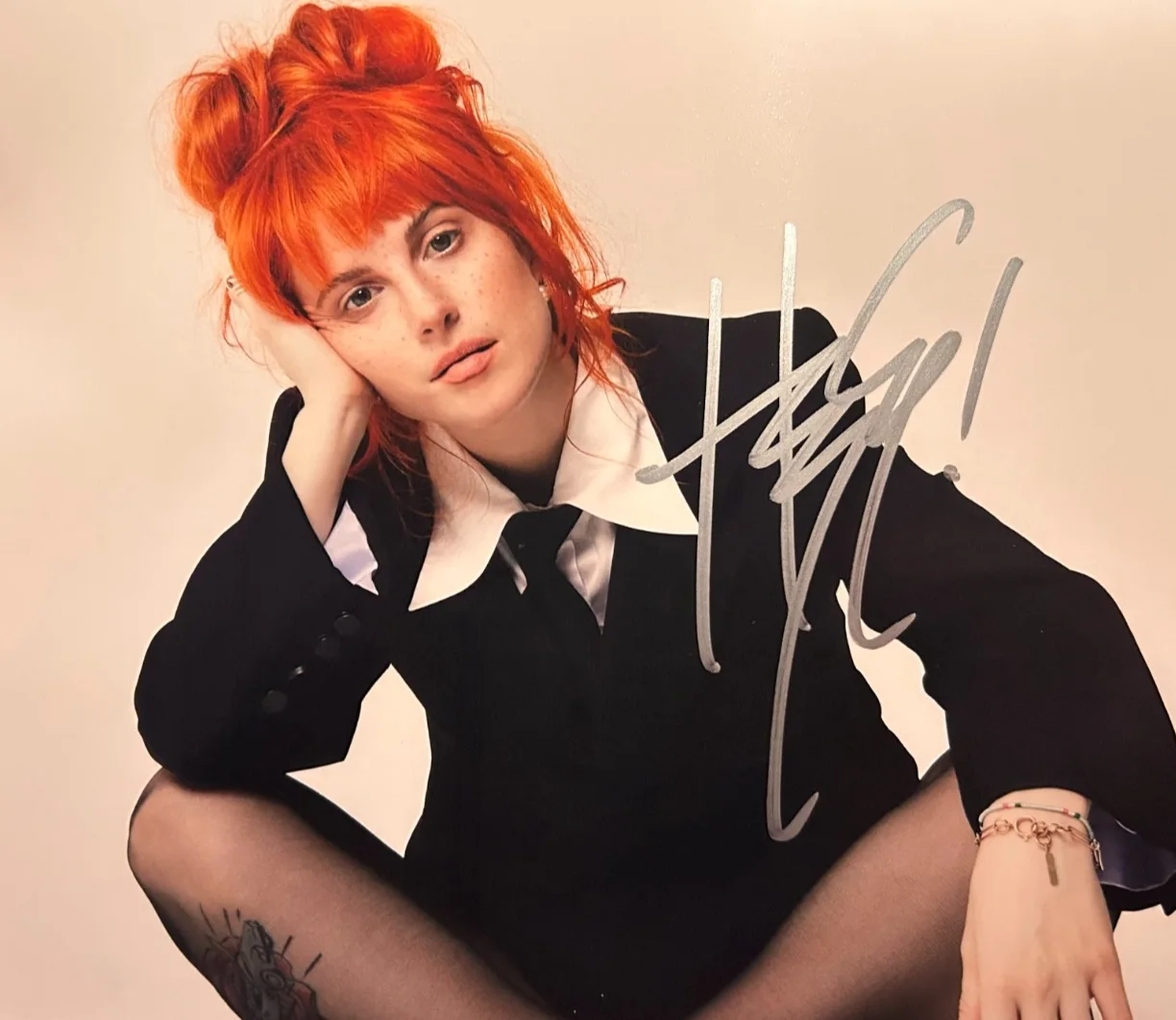 Hayley Williams Signed [PARAMORE] Original 8x10" Authentic Autograph w/COA, image 3
