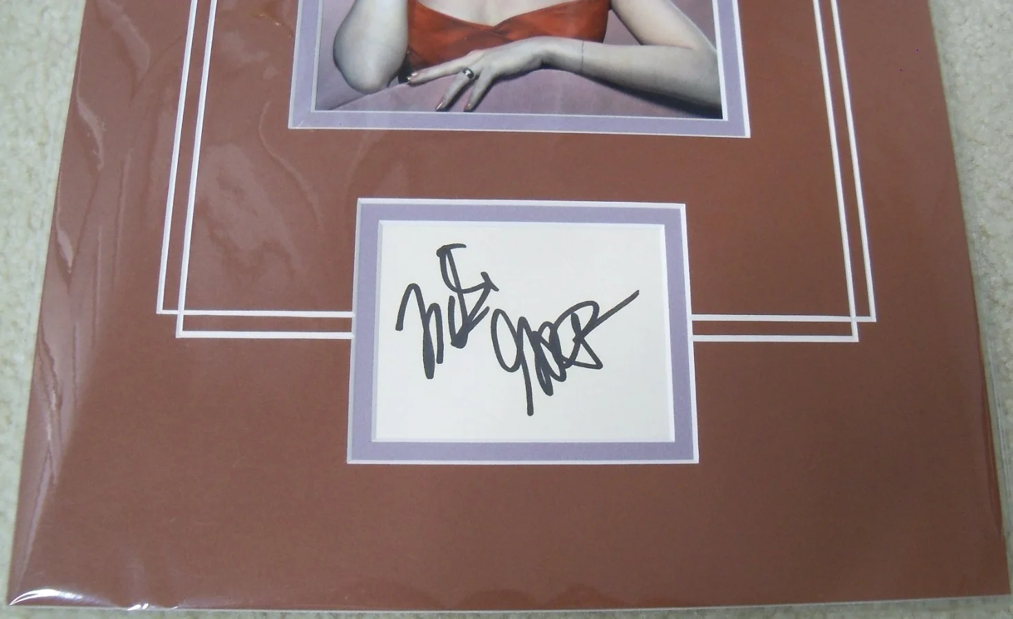 Mitzi Gaynor — Mitzi Gaynor signed card with photo matted ready to frame COA, image 2