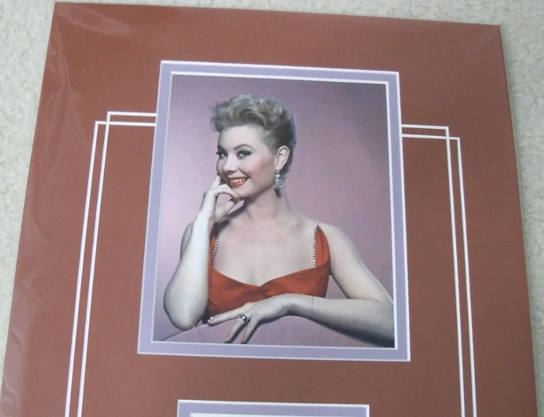Mitzi Gaynor — Mitzi Gaynor signed card with photo matted ready to frame COA, image 3
