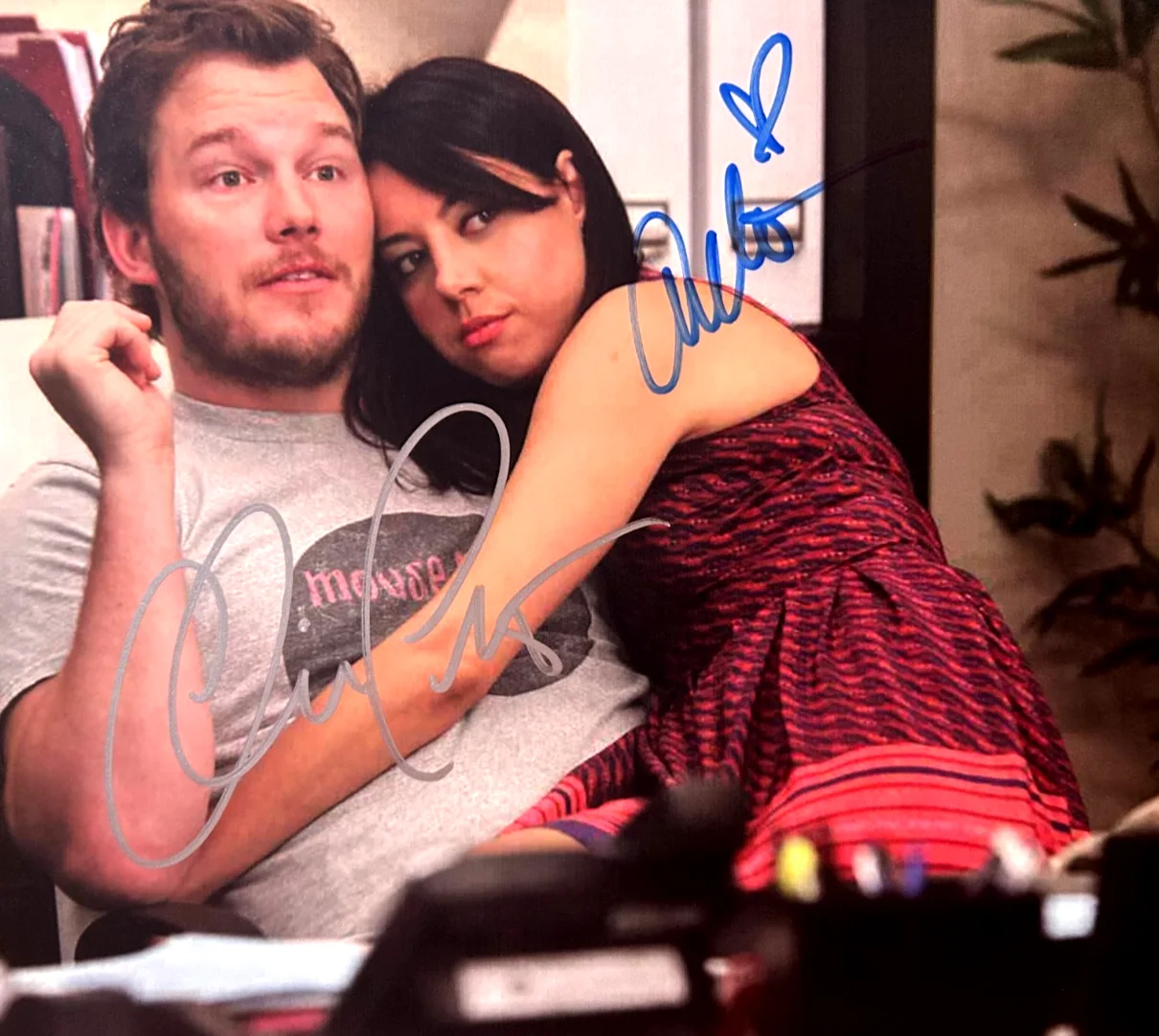 Chris Pratt, Aubrey Plaza — Chris Pratt & Aubrey Plaza Signed 8x10" Authentic Original Autographs w/COA