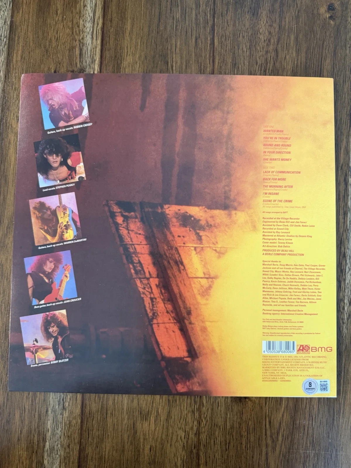 Stephen Pearcy & Warren ‘Ratt’ Signed ‘Out Of The Cellar’ Vinyl Album Beckett, изображение 2