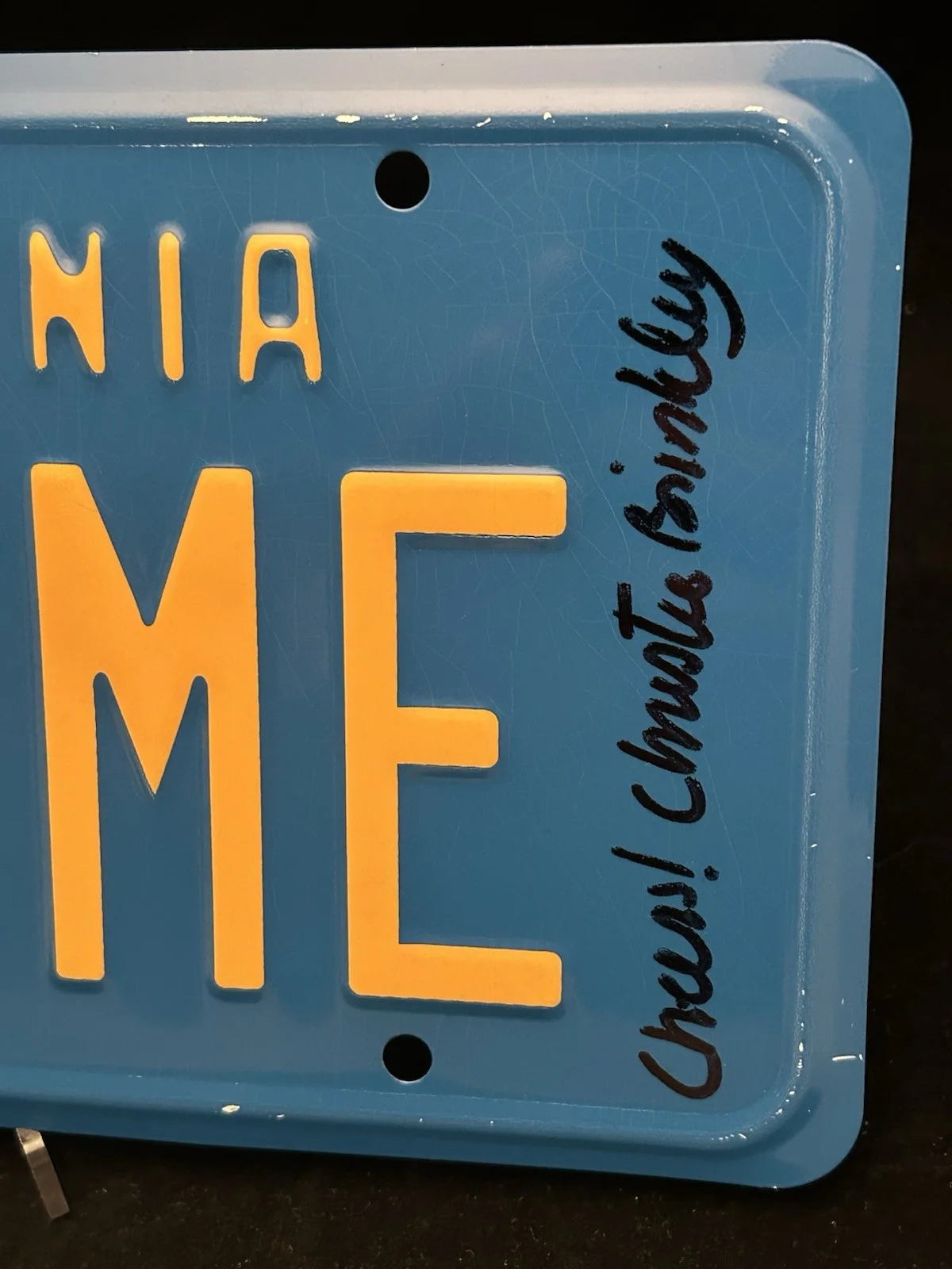Christie Brinkley — Christie Brinkley Signed License Plate Luv Me From The Movie Vacation JSA COA, изображение 2