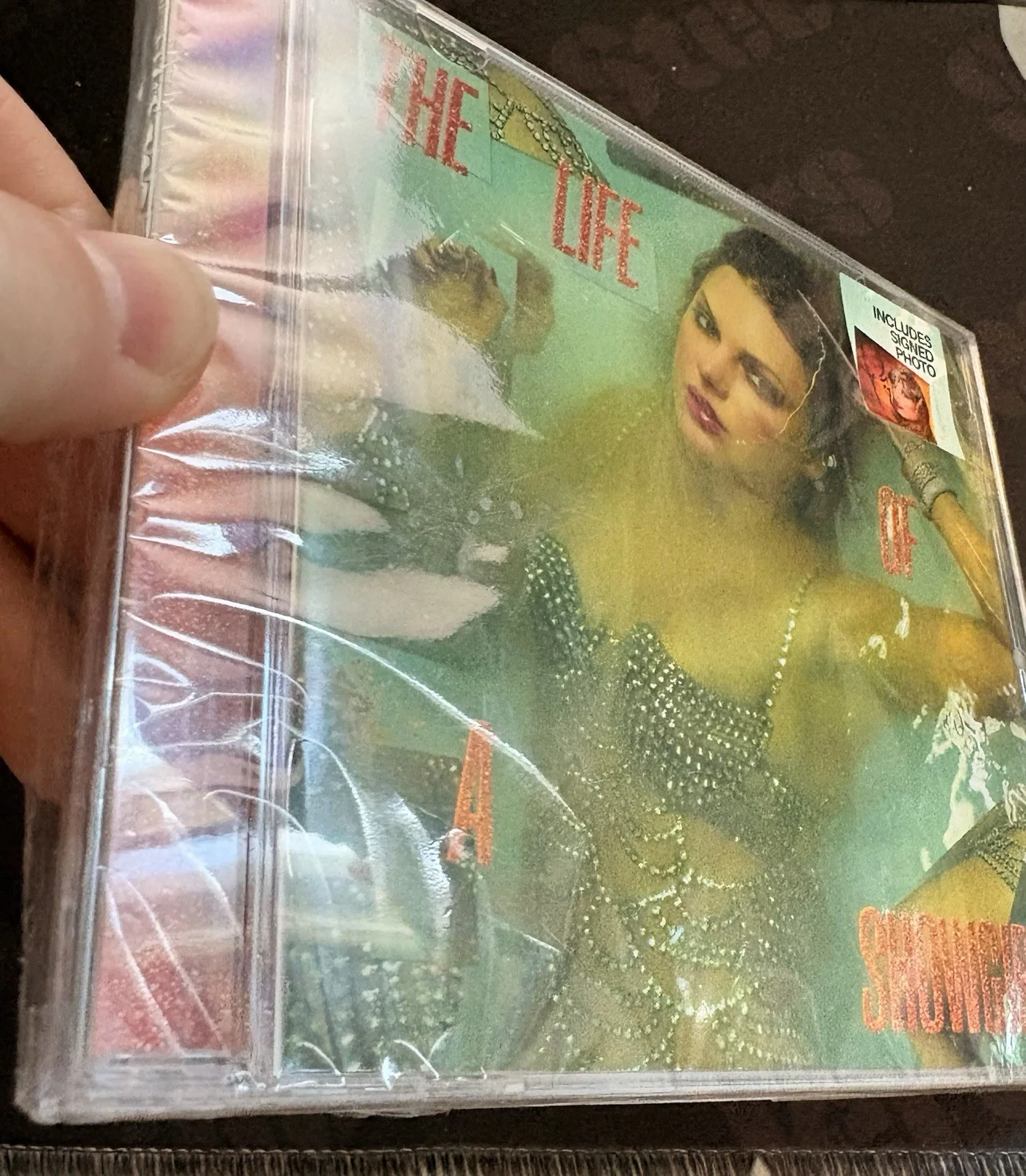 Taylor Swift - The Life of a Showgirl CD + Hand Signed Photo 1 IN HAND, изображение 3