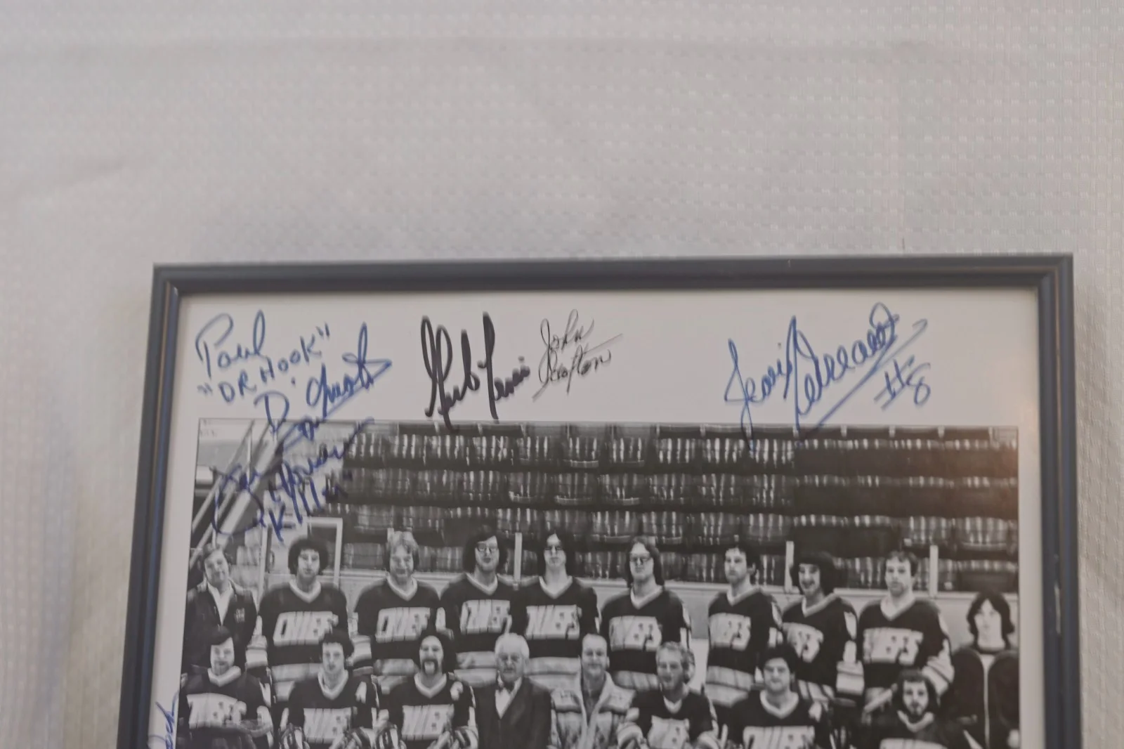 killer, sparkle twins, Dr. Hook — Slap Shot, 1977 classic: signed framed movie photo - 12 signatures, изображение 2
