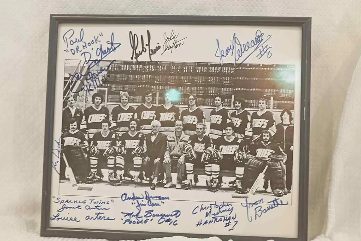killer, sparkle twins, Dr. Hook — Slap Shot, 1977 classic: signed framed movie photo - 12 signatures, изображение 3