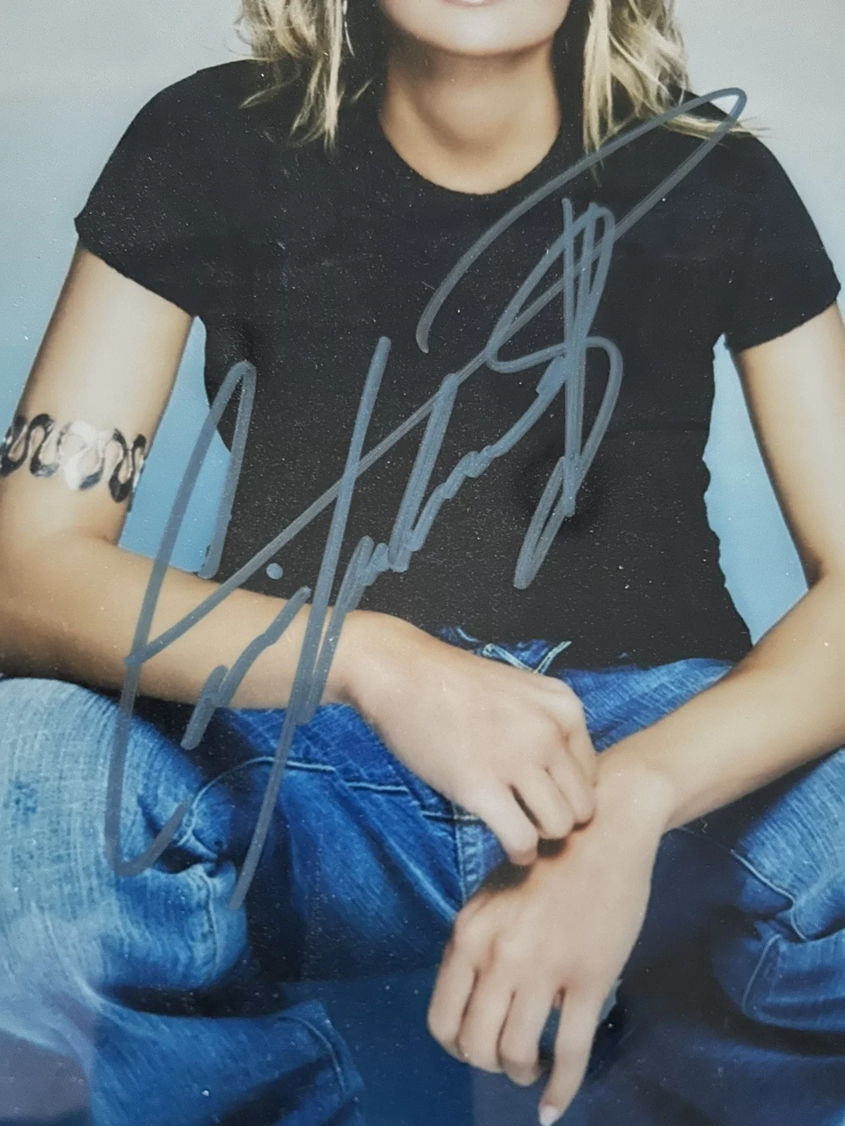 Signed, framed picture of Carrie Underwood, image 2